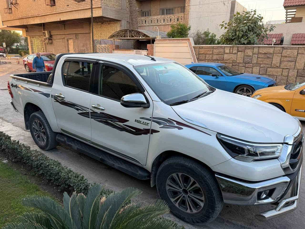 للبيع تيوتا بيك اب هايلوكس عالي بانزين مديل 2021 سعودي فول مواصفات تبريد قطعتين فور ويل اتوماتيك تبريد قطعتين ماشيه 109الف سياره كفاله بيه بكان واحد بيه بارد رقم بغداد الماني تحويل ثاني يوم مكانه بغداد السعر 285 ورقه وبيه مجال قليل الشراي يتصل *********** .
