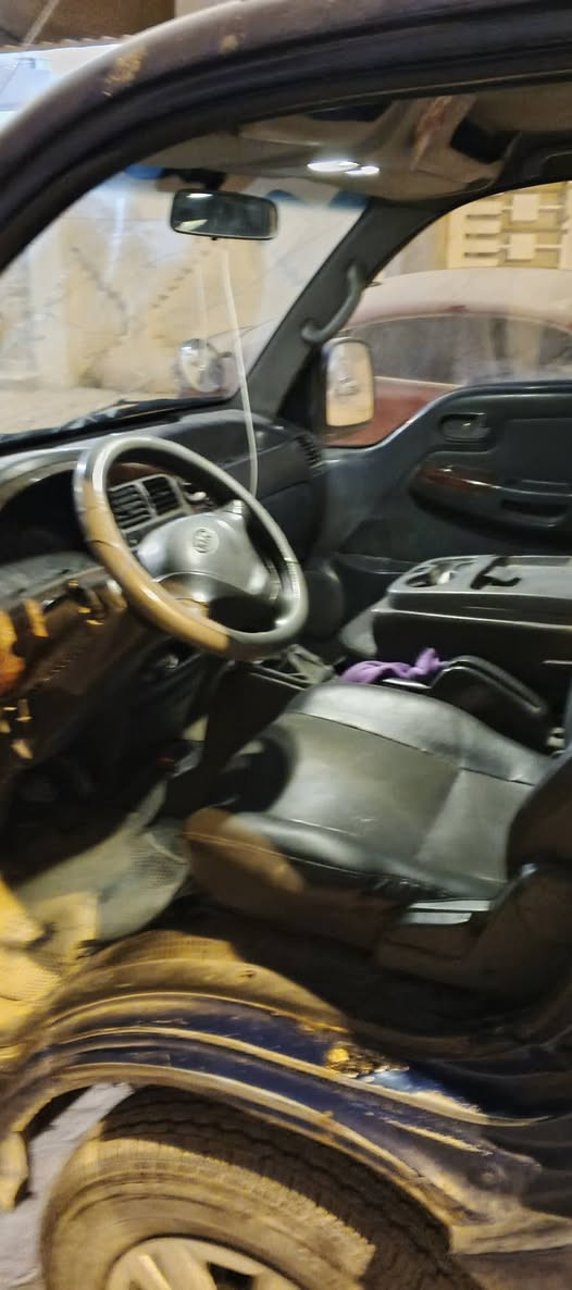 سلام عليكم رمضان كريم عليكم كيا حمل للبيع قماره وربع موديل 2007 رقم نجف سنويه ماصاقطه مكينه 3000 مفتوح بيها خيط بخار شاصي مكفول مصبوغة لجماليه بدون ضربه مجورده ونصبغت السعر 68$ بيها مجال قليل مكان النجف ***********
