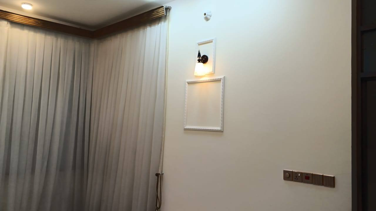 100م شارع 12 عميشه مدخل دلاليه محمد الاماره طابق طرمه استقبال مطبخ +هول مفتوح صحيات مطبخ حار بالترك غرفه +بيتونه متكامله مع حمام السطح كامل اشتايكر رقم العقار 8852 للاستفسار الاتصال ***********
