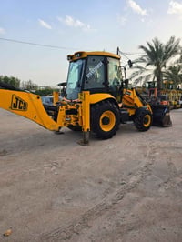 حفارة JCB • موديل ٢٠١٠ • فول مواصفات