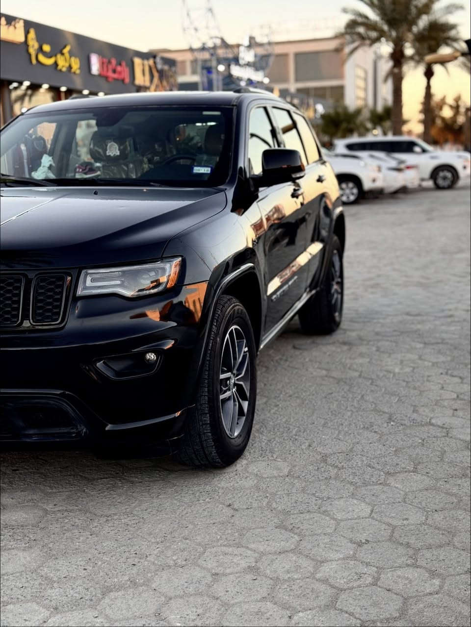 لسلام عليكم 
جيب جراند شيروكي 2018 فول للاخير لمتد 4*4

*داخل بيجي مميز 

*بانورما 

*تدفئة ستيرن 

*تدفئة كشنات 
*تبريد كشنات 
*شاشة كبير 
*5 وضعيات قيادة 
*تبريد خلفي
*مري تعتيم 
*مري قلاب 
*كشنات خزن ميموري 
*ستيرن خزن 
* قيادة ذاتي 
*جنطة كهرباء شفط 
*مكينه 6. 3600 

🛑السيارة جاهزة وكلش نضيفة والحادث جدا بسيط  موجود في المنشور 

بجم كبس لغد شاصي ايرباك كفالة

بابين جهة السايق كلير بدون اي داخل
جاملغ صبغ الامامي 
بارد قليل ممبين بالجامغ الخلفي

باقي السياره ع وضع الشركة وكل داخل ما بيها السياره من الدعامية للدعامية

السعر. 210

العنوان نجف 
  ***********
