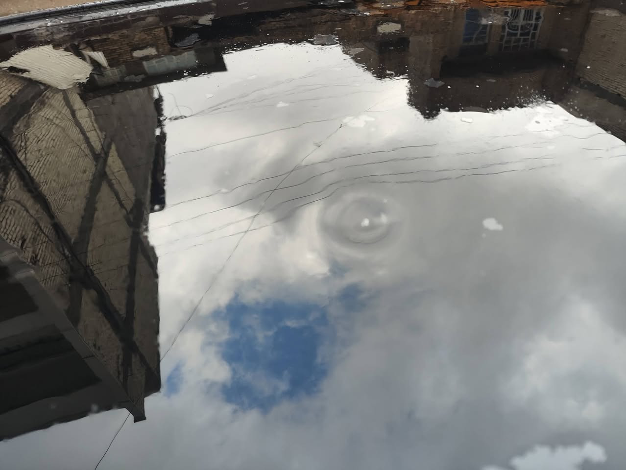 السلام عليكم فورتي موديل 2023 ماشيه 22 ميل سيارة كلين رقم وهزة جديدة تحويل ثاني يوم سيارة جديدة ما ناقصها شي
مواصفات السيارة
مكينه 2000 دوش المرغوب
شاشة وكامرة 
تحكم ستيرين جهتين 
درايف مود وضعيات قيادة
تربريد وتدفئه فول الفول 
مثبت سرعة ومانع انزلاق
ومواصفات الباقه معروفه 
مكان السيارة بغداد
***********
