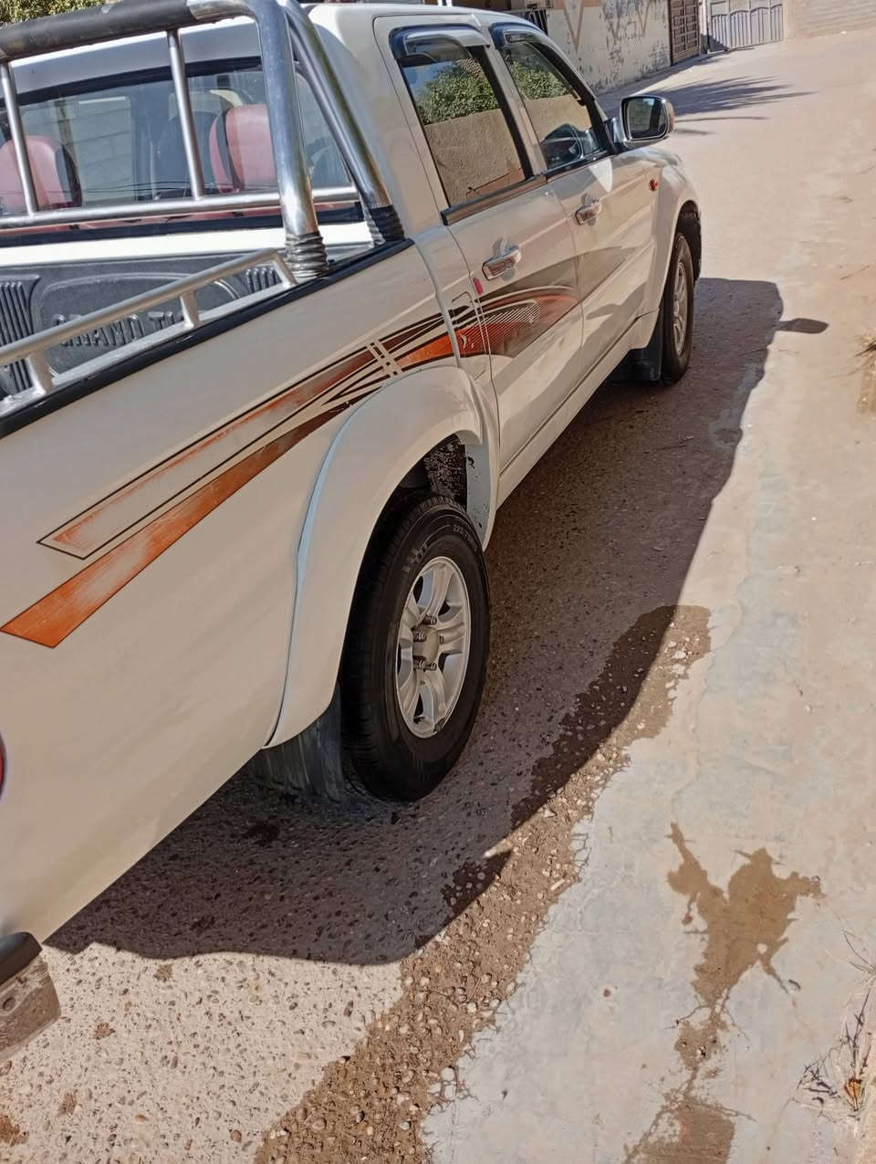 سلام عليكم بيكم صيني سكاي للبيع سياره مكفوله محرك مكفول لا تنقيص ولا تبخير شاصي مكفول تبريد شغال تايرات جدد صدر مكفول كير مكفول سياره جاهزه ما بيهة اي نقص  سعر خاص او استفسار اتصال ***********
