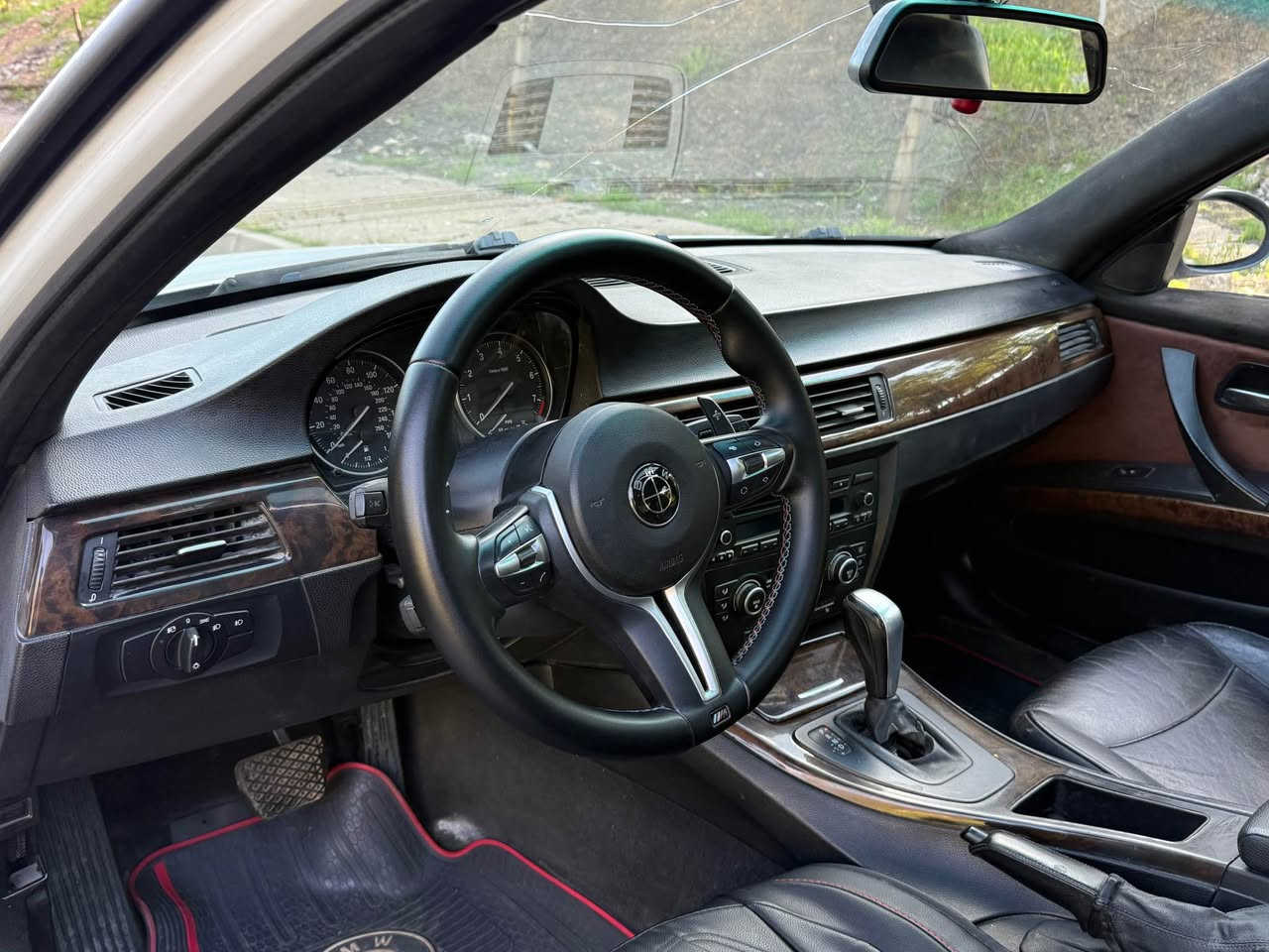 سلام عليكم بيع او مراوس حسب القناعه
BMW 325 V6 2008 
 2008بي ام 325 6 سلندر
محرك 2.5 مرغوب
رقم نينو جديد و مميز و السيارا بسمي تحويل فوري
السيارا فول موصفات
السيارا صبغ عام 
مكان سيارا دهوك
السعر 78 ومجال بسيط

للستفسار///
***********
***********

موصفات///
فول موصفات
سلايت
كشن كهرب
فول تحكمات ستيرن
3 انضمه تحكم سياقه
بعد بيها هوايه شغلات دهوك, العراق
