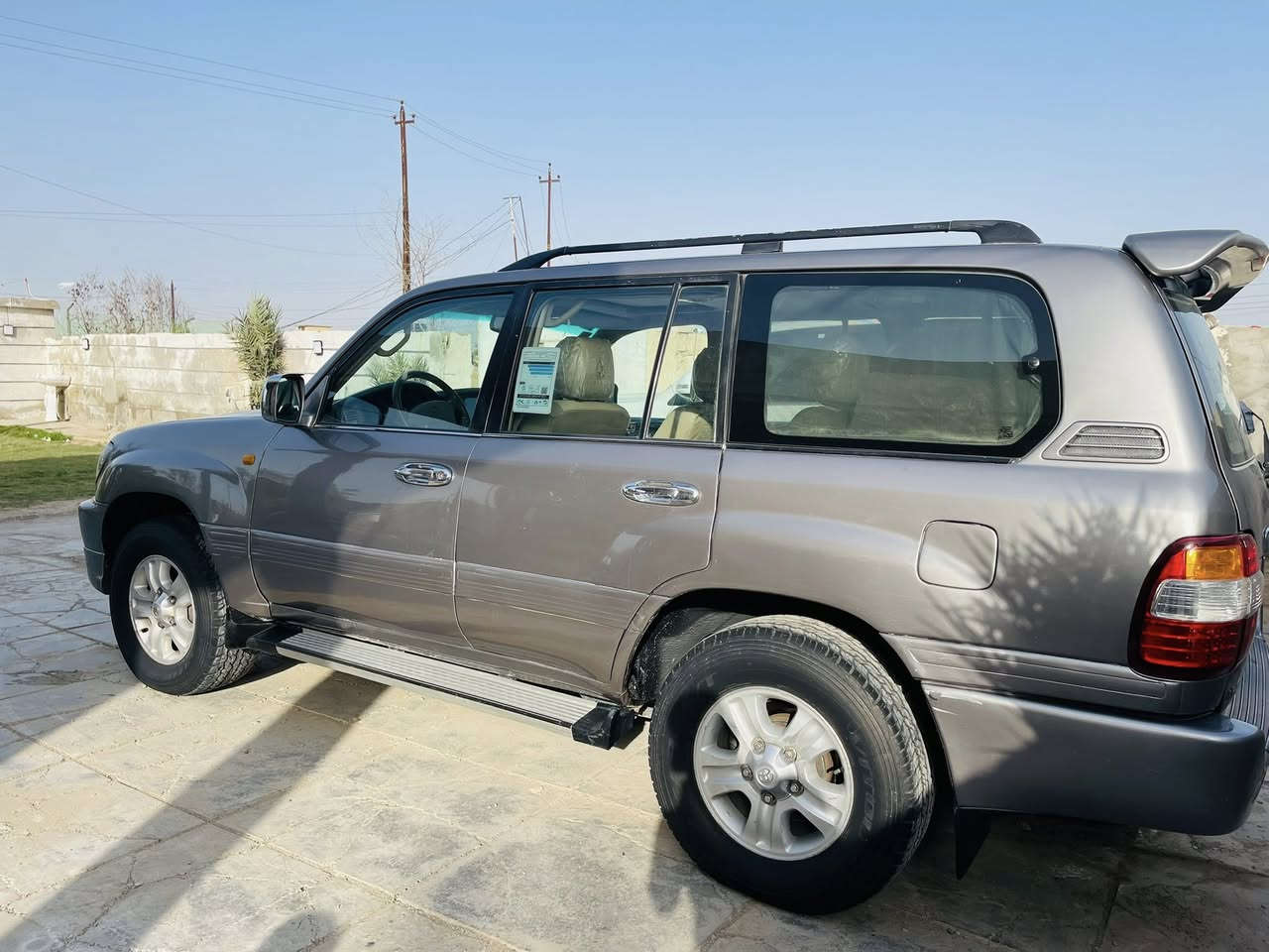 السلام عليكم للبيع لاندكروز ٢٠٠٤ فول مواصفات رقم بغداد أنكليزي باسمي تحويل مباشر السنويه ل٣٠ كير ومحرك جدد تبريد تدفئه شغال حداديه امامي خلفي جديد تخم تاير كهربائيات كلهه شغاله السياره بيها فقط صبغ  حزام بدون ضربه مكاني بغداد السعر ١٢٢ 
رقم/***********
