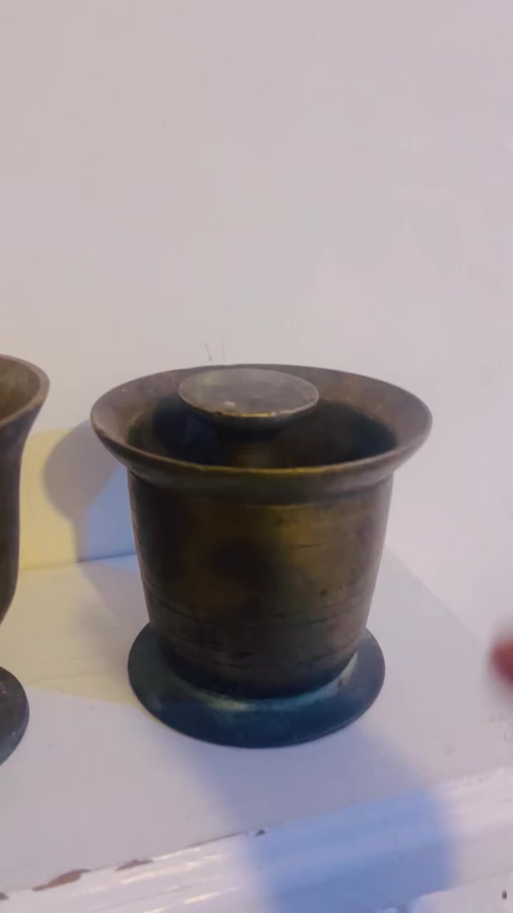 سلام عليكم شلونكم شباب هونات قديمه للبيع مكان سوق الشيوخ رقمي ***********للستفسار
