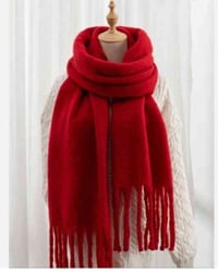 توفر السكارف الأحمر والماروني🧣🧣🧣  الصوف الاصلي يمنا وبس واذا مو الاصلي...