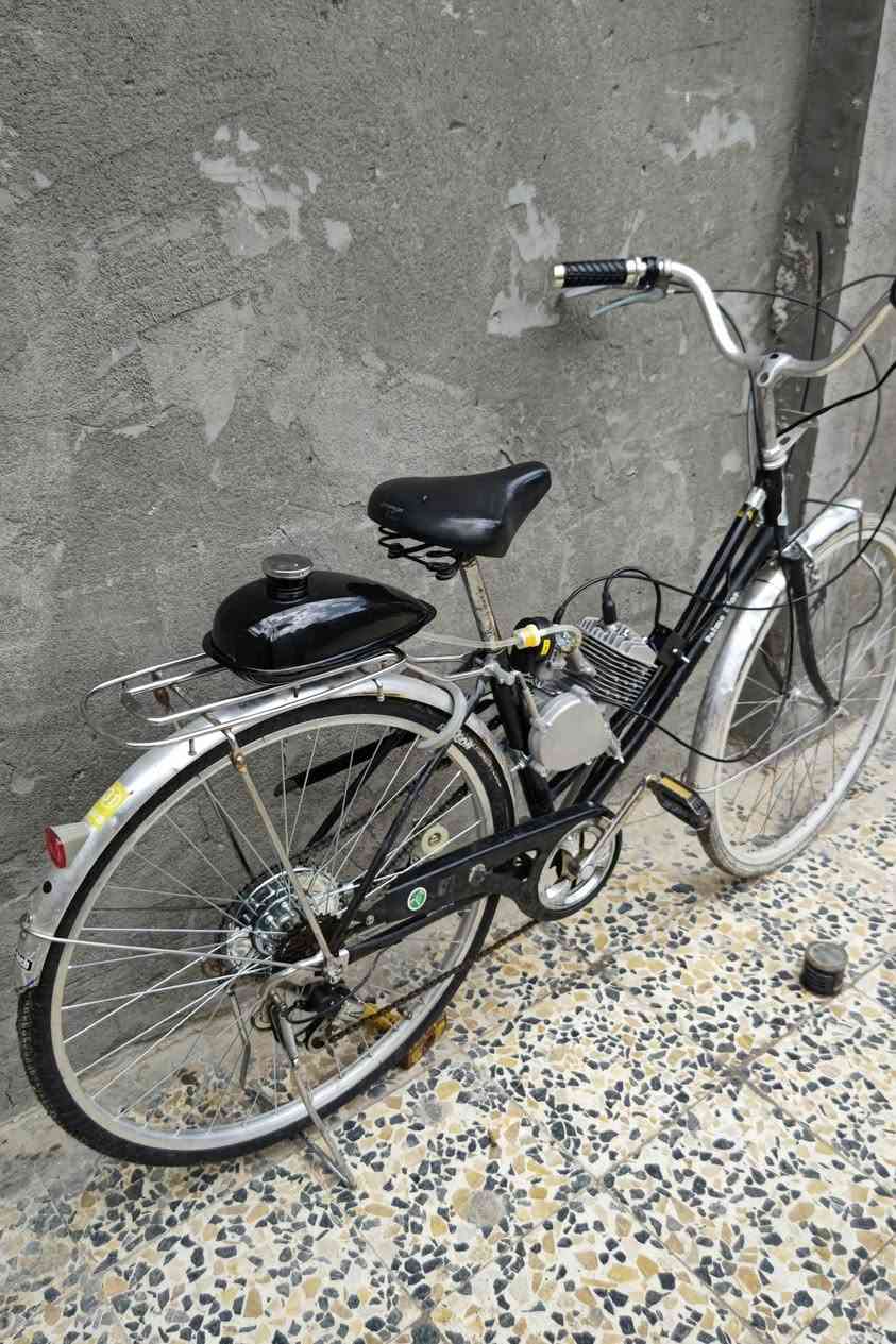 السلام عليكم بايسكل محرك 80 سي سي الله شاهد شد كارتون نضافه 100%البايسكل باله ياباني البارحة السعر 300 شاده التواصل واتساب ***********
