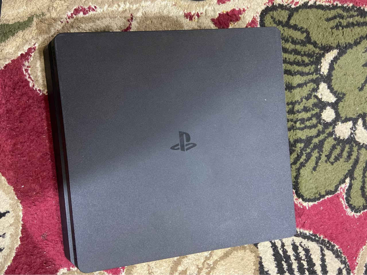 سلام عليكم بليستيشن 4 سلم 500GB بلي نضيف اي خلل مابي الله شاهد عليه فقط مبدل معجون حراري فقط وياه جوستك وكيبل تشغيل وقرص gta وبي حساب منزل بيس 25 البلي تجي تفحصه يمي والك بي ضمان غير هاذ شي يرجع 
السعر 175 وبي مجال حق الجيه 
مكاني البصرة الجمعيات الاولى
[***********] البصرة, العراق
