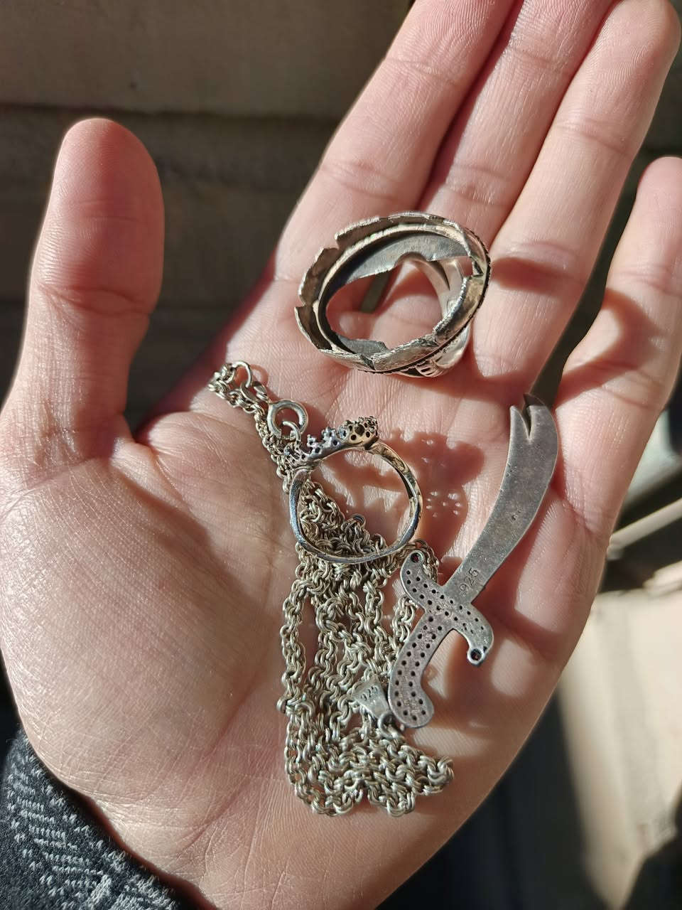 يا الله
جميعها فضة 925 سعرهن كلهن 100 الف قفل رجائاً
موجود التوصيل 5 لجميع المحافظات
للتواصل واتساب (***********)
