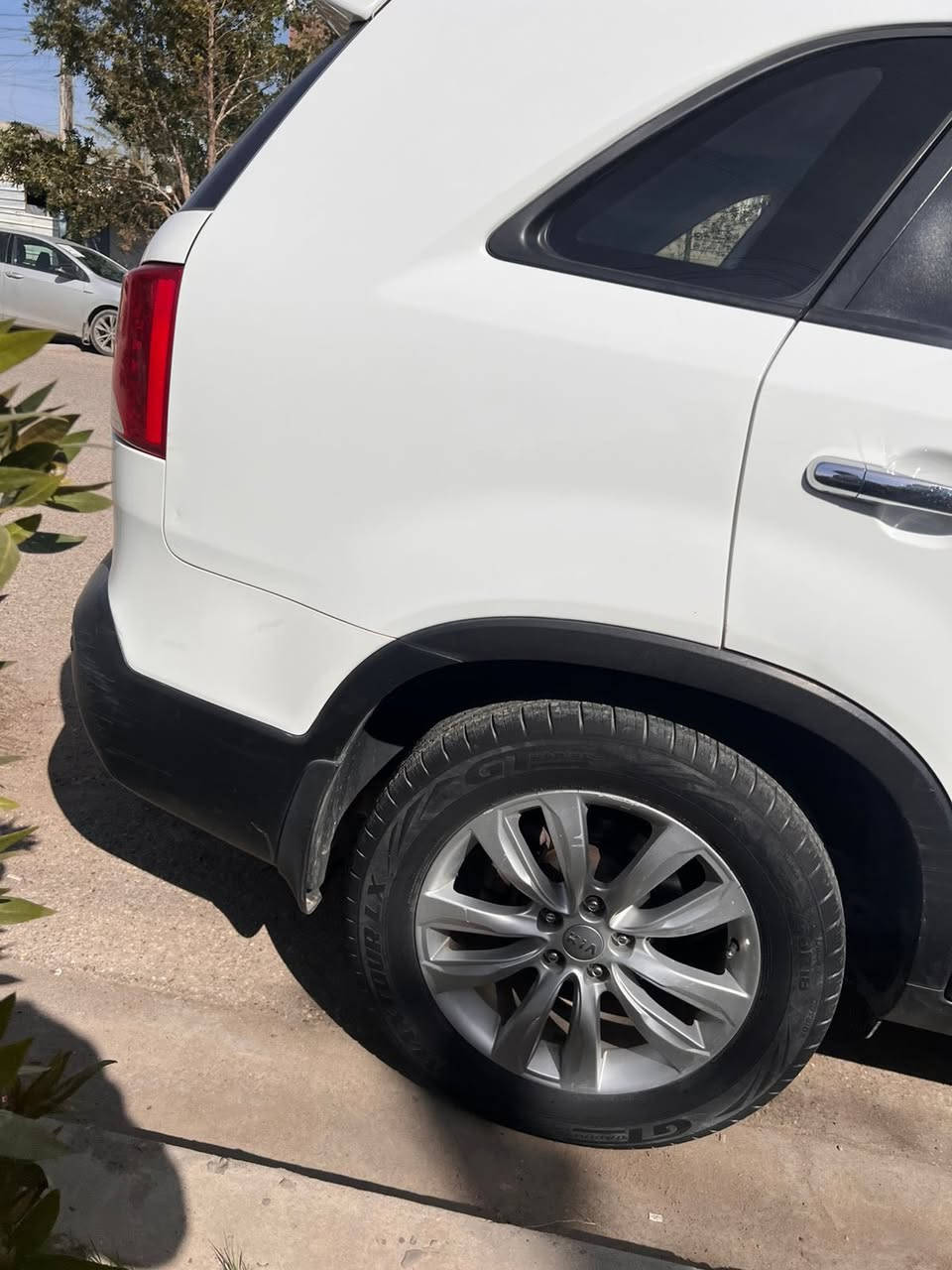 سلام عليكم سورنتو 2013 خليجي مكفوله من صبغ وتبديل ماعدا بارد كد شبر بل جاملغ الامامي  وباقي وضع شركه مكينه كير شاصي لغود ايرباك  كفالة تبريد ثلج 3 قطع سبعه راكب سياره مال بيت جناي رقم اربيل باسمي هزة جديدة ورقم جديد تحويل ثاني يوم سياره بنراما مكينة  2400 مرغوب صرف بانزين اقتصاديه ماشيه قليل 139 كيلو  مكاني بغداد  السعر 164 وبيهة مجال 
***********
