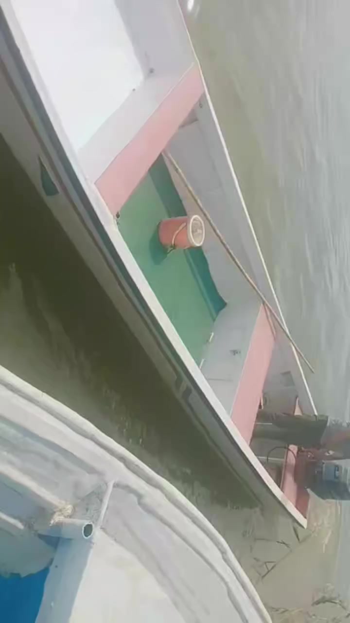 زورق فيبر كلاص طول 7م والعرض من جوه 120تفصال جديد نضيف كلش بي 5صناديك وبي خن مأسسله كهرباء تمشيه مكينه من ال15ل60مشاي عنواني بصره ***********/  ***********مامتواجد ع فيس فقط اتصال
