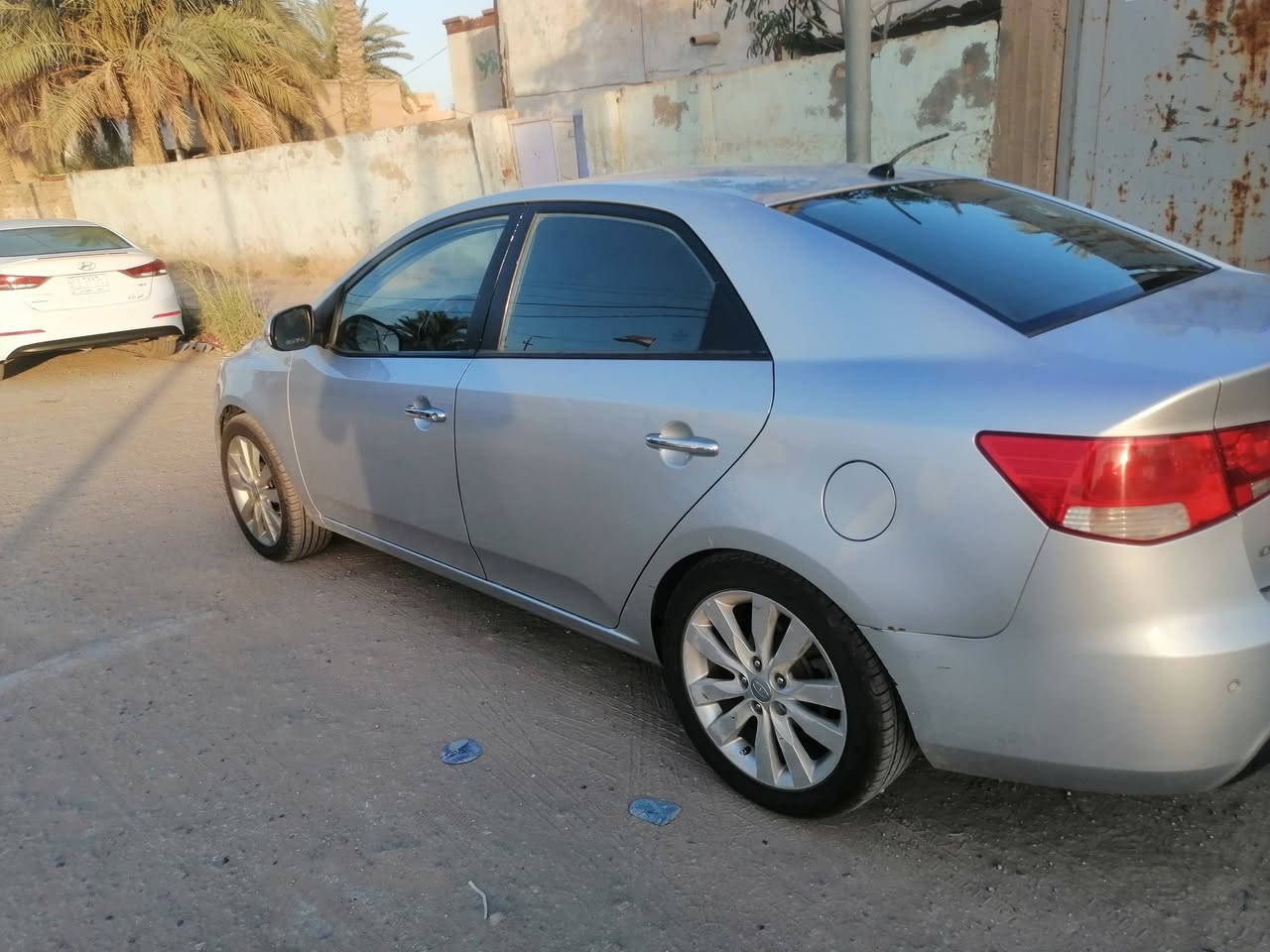 السلام عليكم 
كيا سيراتو موديل 2012 خليجي كفاله عدا بارد بلدور الخلفي فول مواصفات واحد على واحد تخم تاير جديد غرفه جديده حداديه وتبريد كله جديد  بصمتين وحده مامستخدمه لسه رقم بغداد الماني راعيهه جيراني 
مكانهه الديوانيه قضاء المهناويه 
السعر 115 وبيهه مجال لل استفسار ***********
