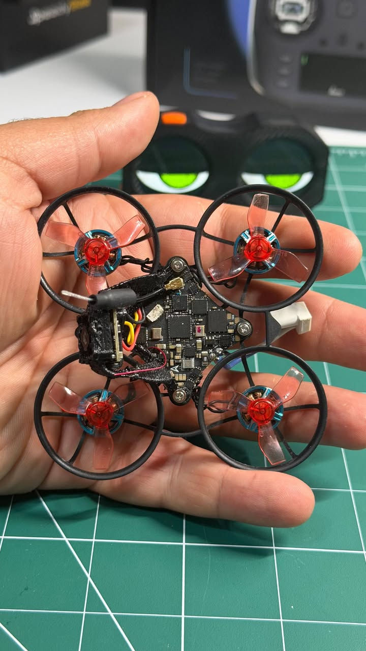 درون FPV  AIR65 عليها محركات من شركة GERRC  1002 18000KV  نظام ELRS2.4  سعرها 125 الف فقط درون بدون اي ملحقات


**إذا كنت صاحب هذا الإعلان وتريد حذفه لأي سبب، رجاءا أرسل رسالة إلى الدعم الفني**
