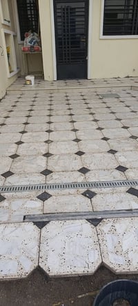 🏗️👷‍♂️ من أعمالنا.. تنفيذ أرضيات ودروج (مرمر - كرانيت - كاشي ​📞 للاستف...