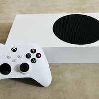 اكس بوكس سيريس اس • ذاكرة ٥١٢ • ٣ حسابات مشتركة