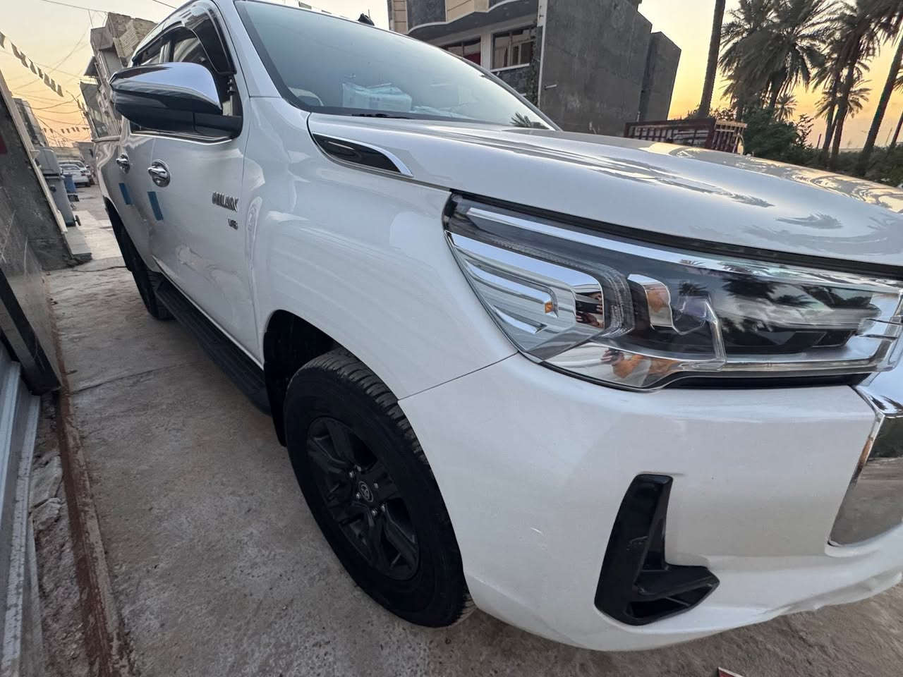 هايلوكس 2021 TRD ساز
 بدون صبغ بدون بارد
بيها طخه بالجامغ الخلفي بسيطه جداً 
ماشيه 100 الف
سياره جديده
رقم اربيل باسمي
السعر 330 وبيها مجال بسيط 
مكان السياره بغداد الدوره
***********
