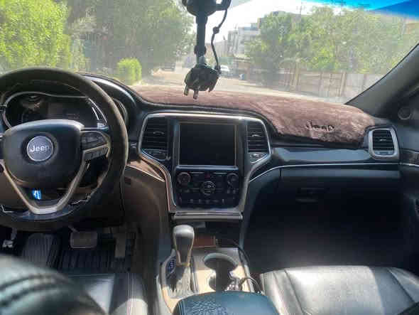 🚗 للبيع: جيب كراند شيروكي 2017
📍 مكان السيارة: بغداد – البلديات
📞 للتواصل: ***********
💰 السعر: 185 ورقة – قابل للتفاوض
🛠️ المحرك: 6 سلندر – 3600cc

⚙️ المواصفات:
• فول مواصفات أعلى فئة بلاك توب
• نظام ملاحة GPS وشاشة لمس كبيرة
• مقاعد جلدية مريحة، أمامية كهربائية مع تدفئة وتبريد، وخزن (ميموري)
• تشغيل بصمة وتشغيل عن بعد
• تحكمات متعددة على المقود (ستيرن)
• نظام Auto Start لإطفاء وتشغيل المحرك تلقائيًا
• نظام ECO / نظام سبورت للقيادة
• شاشة عرض الأعطال
• دفع رباعي 4×4 ونظام Road Off‑Road
• حساسات خلفية
• كاميرا خلفية دوارة
• مصابيح ضباب وزينون
• مرايا حساسة للضوء العالي وقابلة للطي
• شفتات ستيرن تحكم
• Bluetooth، AUX، USB

⚠️ أضرار السيارة:
• الأضرار موضحة بالسونار المرفق

📌 تفاصيل إضافية:
• رقم السيارة: بغداد الدولي الجديد
• باسم المالك تحويل مباشر
• لون السيارة: رمادي غامق
