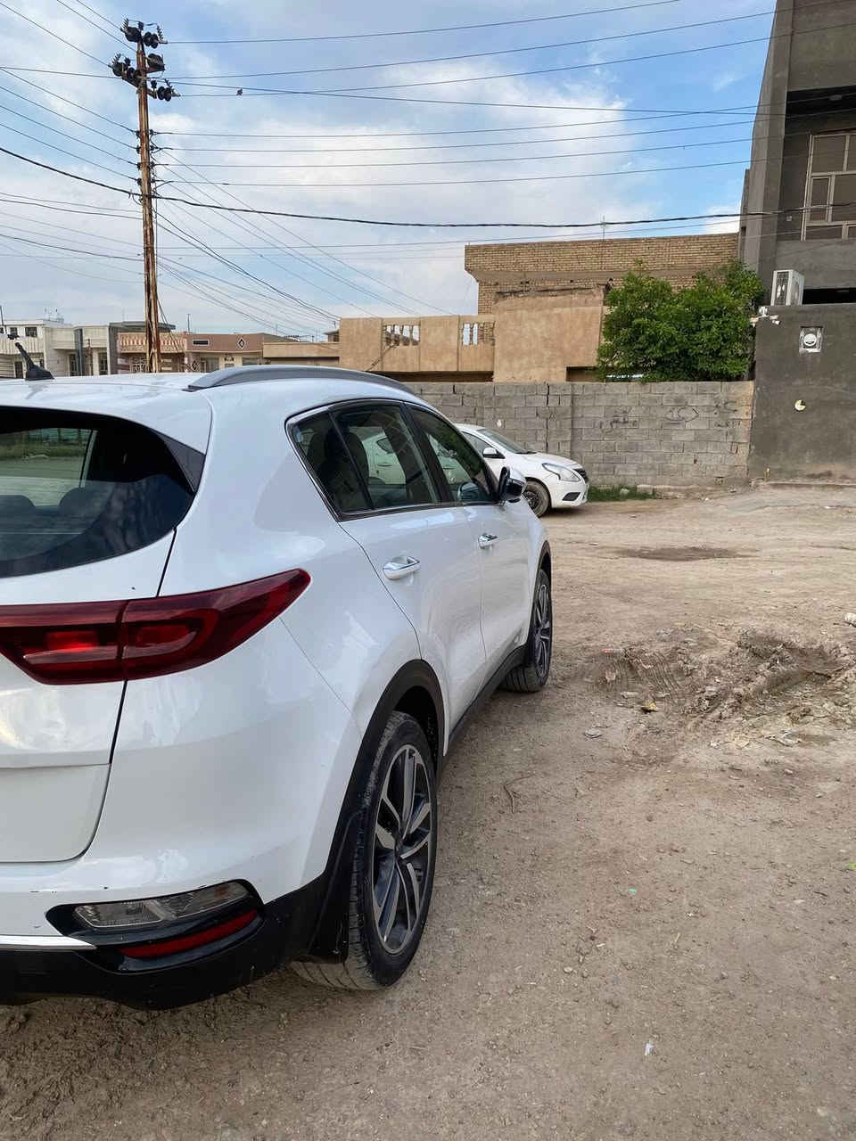 السلام عليكم
كيا سبورتج خليجي 2020 
مواصفات عادية
قطعتين تبريد
مراية شفط
تحكمات ستيرن
كاميرا خلفية
حساسات خلفية ، امامية
ماشية 88 الف
وضعيات قيادة ( normal - eco -sport)

ضربتها خشم البنيد ورصعة بالجنطة والجاملغ
السعر 185 وبي مجال
رقم بغداد ، بأسمي التحويل ثاني يوم
للتواصل ***********
واتساب ***********
