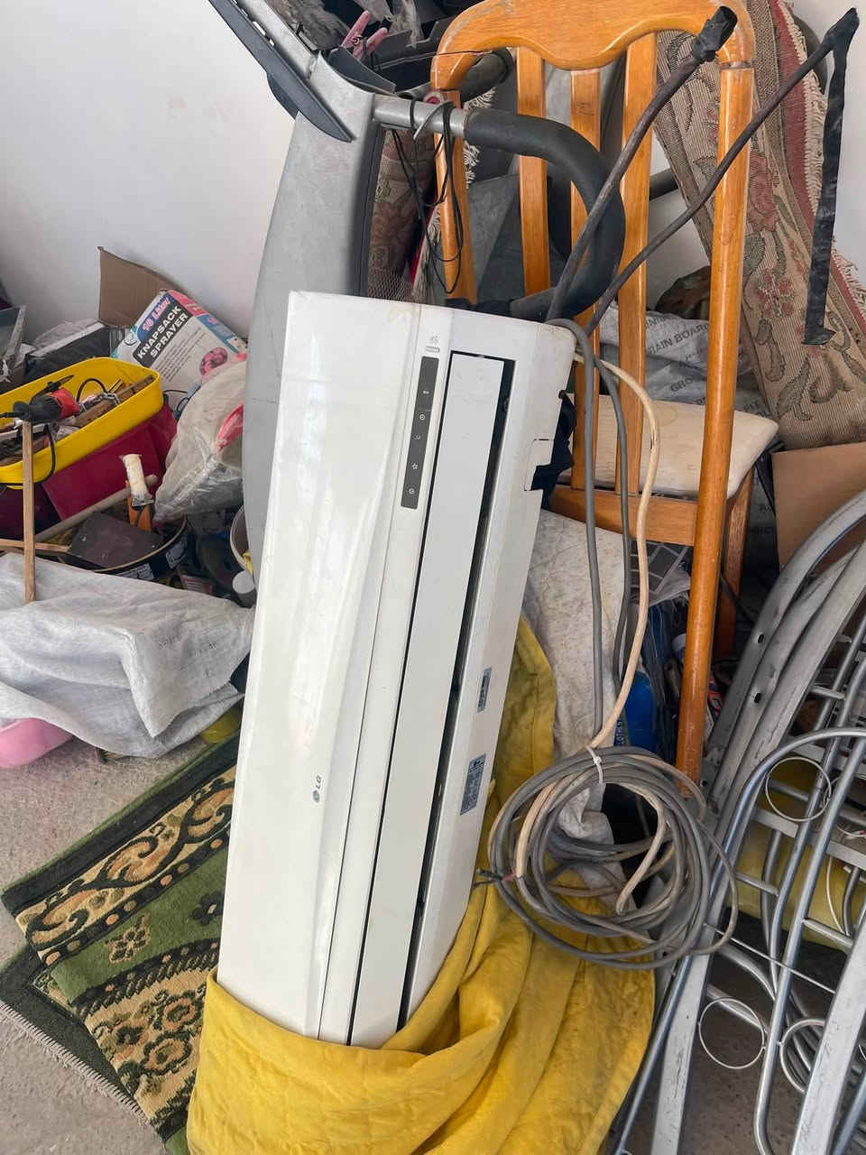سبلت طنين للبيع نضيف وتبريد ثلج LGسعره 250 وقطعه داخليه الحافض نضيفه وشغاله سعره 100 الف مكاني السريدات قرب صيطره الشعب القديمه راسلني خاص وهذه رقمي ***********
