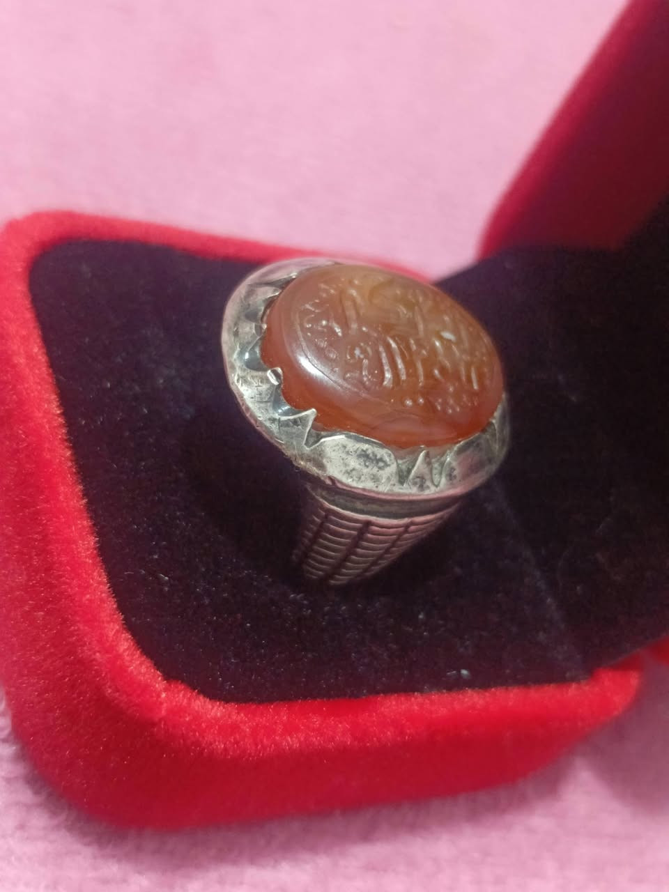 السلام عليكم ..خاتم عقيق يماني انسي طبيعي مية بالمية مشرووط لامعالج لامجمر ولااي شي قديييم جدا جدا من الاصالة القديمة مخطوط ياعلي ادركني خط يدوي متميز جددا مخطوط بالنجف الاشرف الحجر وراجع لليمن مصاغ باليمن وراجع للعراق..للجناية فقطط ..يرجى التواصل على الخاص وبخدمتكم


**إذا كنت صاحب هذا الإعلان وتريد حذفه لأي سبب، رجاءا أرسل رسالة إلى الدعم الفني**