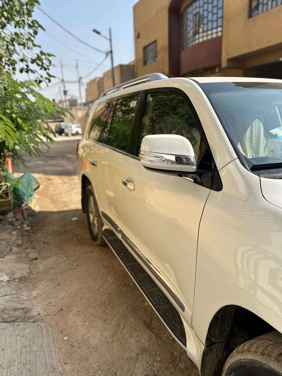 لاند كروز 2012 بريم فول مواصفات خليجي كفاله مكينه 6 سلندر كير مكينه كفاله سياره جاهزه من كل النواحي رقم شمالي ب اسمي سنويه 2030 السعر:365 وبيه مجال للشراي مكاني البصرة الاستفسار: ***********
