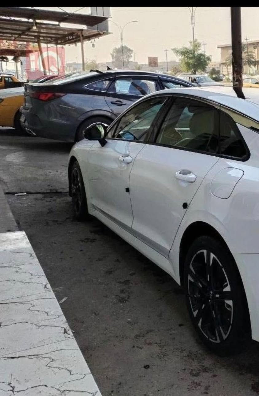 السلام عليكم 
K5 كيا موديل :2021 🔥
اللوان :ابيض 

سعر : 185 
حجم المحرك : 1600
سياره كامله و جاهزه دينار مصرف مابيها ✅
ملاحظة السيارة : فقط جملغ الامامي و وربع بوند صبغ بدون دواخل 100% وموضح في الصوره

ارباگ بلادي

المواصفات : gt line
‌‎بصمة ابواب 
‌‎بصمة تشغيل 
تشغيل عن بعد : Remote Start
‌‎شاشة كبير‏
اوتو هولد :    Auto Hold
اوتو ستارات : Auto Stard 
رادار امامي (تحديد مسار)
‌‎رادار جانبي (نقاط عمياء)
‌‎رادار خلفي (التحذير من الاصطدام)
‌‎حساسات امامي
‌‎حساسات جانبي 
‌‎حساسات خلفي 
نظام : Eco
نظام : Normal
نظام : Sport
تحكيم ستيرين
ستيرين هيتر
كشنات كهربائي 
كشنات هيتر
تبريد لمس
تبريد مركزي
لايتات ليد وعدسة زينون 
بكلايتات LED

وبعد هواية مواصفات…

‌‎تفاصيل اكثر الاتصال علی ارقام التاليه 
***********
‏ WhatsApp 

عنوان📍الموصل
