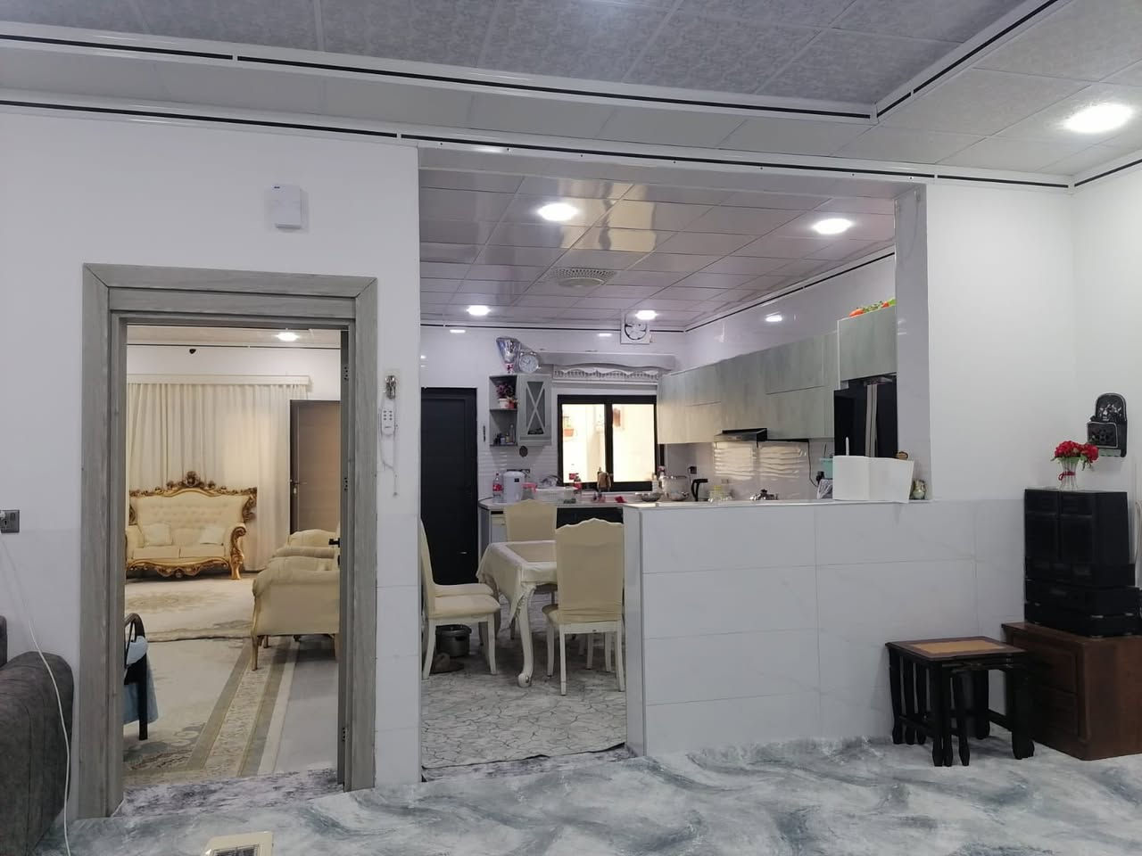 #دارللبيع
خانووى دوو نهوم بو فروشتن له گه ره كى ده روازه پشت غسل كركوك نزيك شه قامى ده روازه 

روبه رى 195 متر 

پيكهاتوه له :- 2 ژور نوستن - هول - مطبخ - ميوان - گه راج
نهومى دووه م 1 ژور نوستن - مطبخ - هول - ميوان 

بوزانيارى زياتر په يوه ندى بكه ن به عقارات ستار اكرم بازرگان

📍ناونيشان : كه ركوك بازارى ئازادى ته لارى ئاسو

***********
***********
