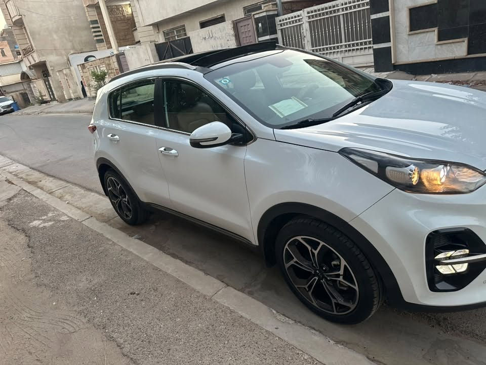 سبورتج ٢٠٢٠ جيتي لاين اعلى فئة بالمواصفات فوولمكفوله كفاله عامة لا صبغ ولا بارد ولا تبديل ولا حالوب  🟢ماشية ٤٨   ألف 🔴 جديده جدا السيارة بدون اي نقص بوضع الوكالة بأسمي سنوية اصدار جديد لغاية ٢٠٣١ وهزة جديدة يعني تحويل ثاني يوم 
السعر 🚘     ٢١٥     وبيها مجال بسيط 
بانوراما 🌈 داخل جلد لونين جديد جدا 🌈 بصمة تشغيل وبصمة ابواب وتشغيل عن بعد 🌈 كراسي كهرياء 🌈 صندوك كهرباء🌈 مري شفط وانارة ترحيب بالمري🌈 شحن واير لي تلفون  وشاشة كار بلي وشاشة اعطال 🌈هند بريك بصمة ومانع انزلاق وصعود منحدرات 🌈وحساسات  امامي وخلقي ورادرات  وبعد بيعا هواي مواصفات 
مكاني بغداد الاعظمية ***********
