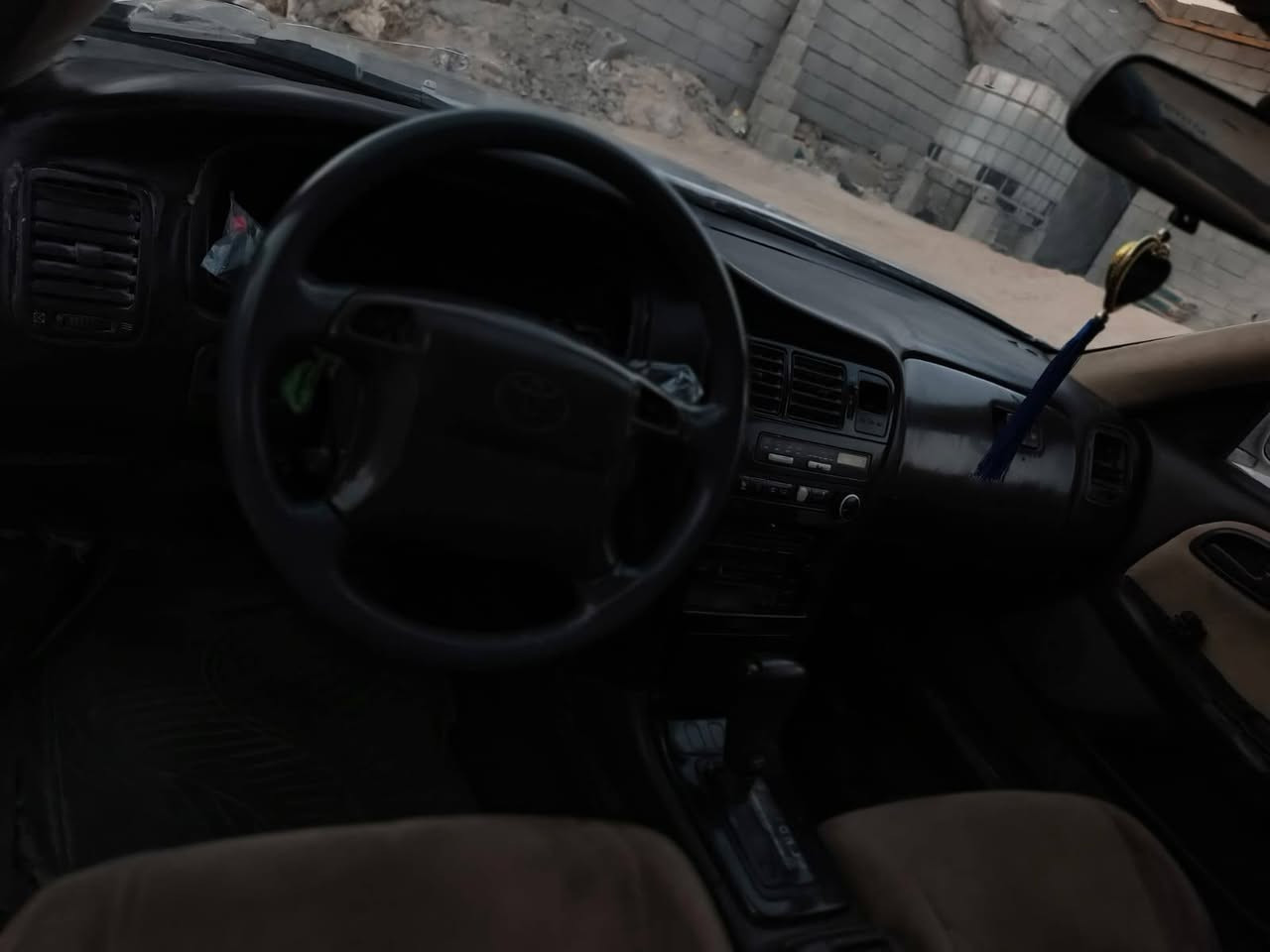 السلام عليكم سيارة كرستة للبيع موديل 1993 مكفولة كص ونقل وضربة مكينة وگير في في تي ثنين ونص جديد رقم انجليزي البصرة بسمي سنوية لي 28 حدادة طخم تاير جديد  كهربائيات كلها شغالة غرفة كاملة توني شادها السعر 44 وبيها مجال مكان السيارة البصرة سفوان رقم صاحب السيارة ***********
