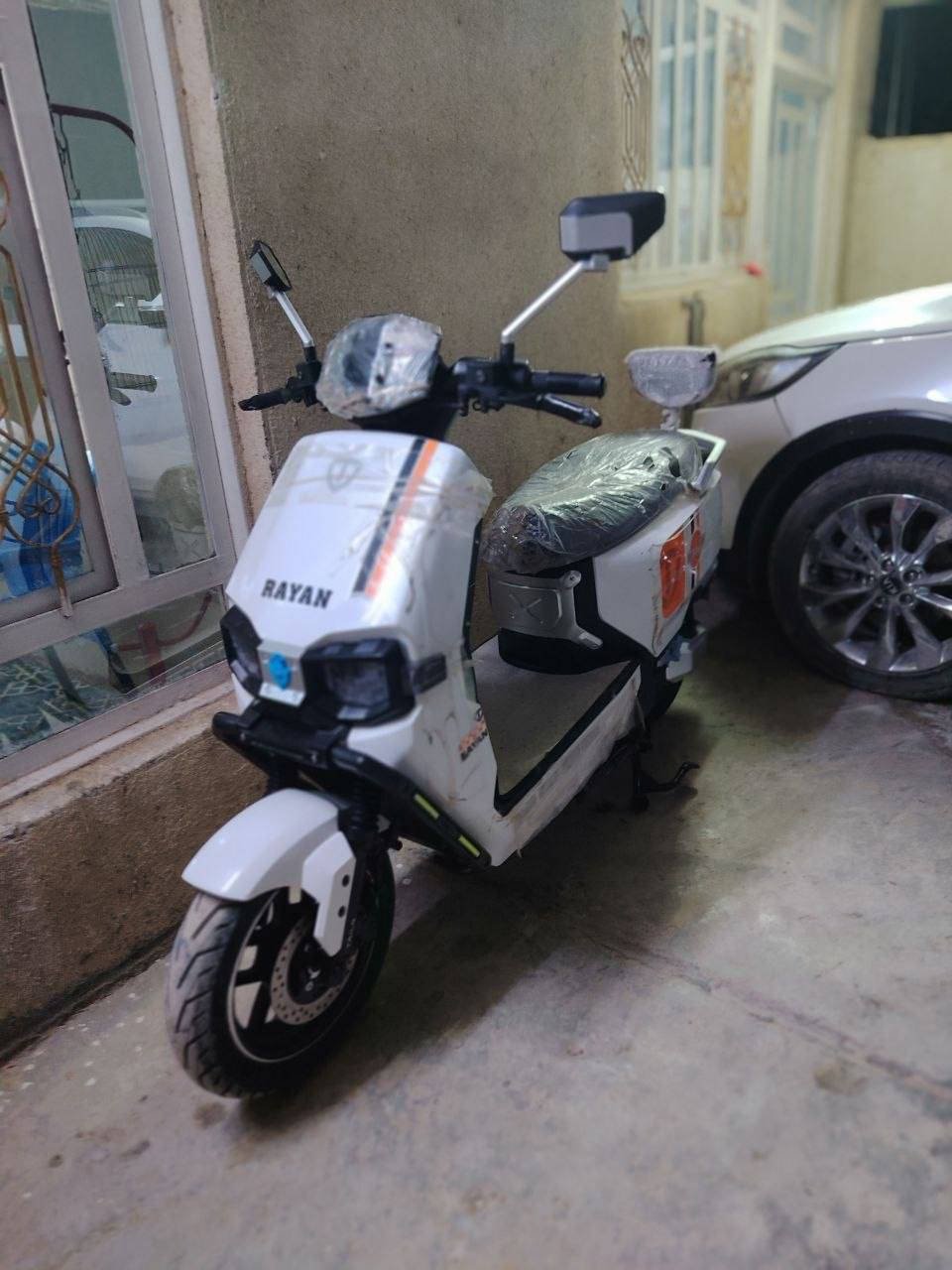 سلام عليكم دراجه شحن نوعيه ريان الحجم الكبير دراجه جديده بمعنى الكلمه ما صار شهر من اخذتهه دراجه تخبل نعومه وسرعه كلش قويه سرعته 90 شرط تمشي تسعين وعداده حقيقي ميه بل ميه الدارجة كامله من كل النواحي 
سعره خاص والشري يشلع عيوني  وهذه رقمي ***********  ما متواجد عله الفيس متواجد واتساب أيضا
