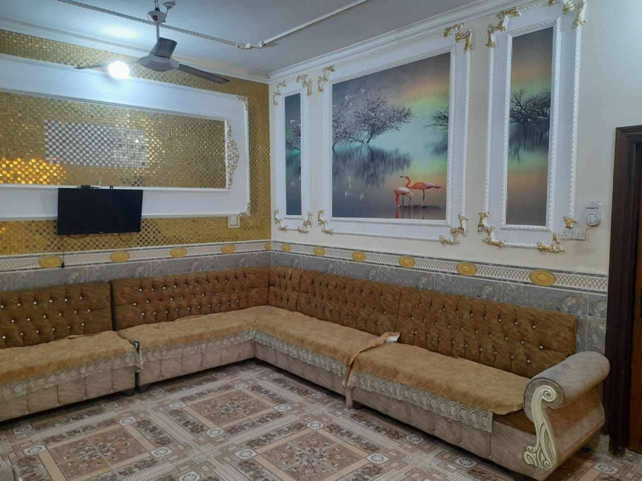 عرض_للـبـيـع
دار سكن للبيع المساحة 150  م) واجهة (10 م * 15 م)ركن طابقين بناء حديث سنة 2019

الطابق الارضي  يحتوي على أستقبال ومطبخ وصالة كبير  غرفة نوم وصحيات داخليه وخارجيه وكراج سياره وارضيه البيت مطبك بورسلين 

الطابق الثاني يحتوي على ثلاث غرف نوم وصحيات والارضيه سيراميك 

العنوان : بغداد-أبو غريب الشهداء قرب اسالة الماء 

للاتصال ***********

***********
