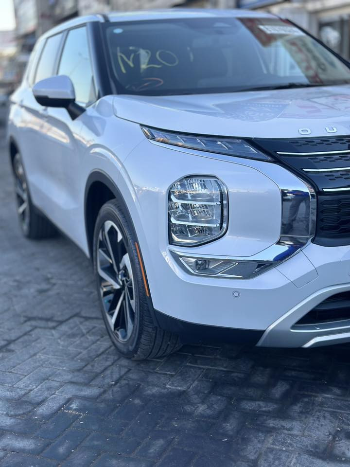 🚗للبيع – سيارة صفر (وكالة امريكي ) 🚗
Mitsubishi Outlander 2024 – فئة SE (أعلى م

📌 رقم شاصي (JA4J3VA85RZ065569)

✨ المواصفات:

 • محرك قوي و اقتصادي (4 سلندر)

 • نظام دفع ثنائي (أمامي FWD)

 • شاشة كبيرة + نظام ملاحة

 • كاميرات 360 درجة

 • حساسات أمامية وخلفية

 • فتحة سقف (Sunroof)

 • مقاعد جلد فخمة

 • توتدفئة للمقاعد

 • نظام تشغيل بصمة (Smart Key)

•

 • شاشة عدادات رقمية

 • نظام صوتي عالي الجودة

 • مثبت سرعة + رادار

 • نظام أمان متكامل (تحذير خروج عن المسار + مانع اصطدام)

 • 7 ركاب (عائلية مريحة)

📌 الحالة: صفر كيلومتر – 

وارد امريكي تقرير مياه امطار تشغيل وقياده من داخل مزاد امريكا 

📌 اللون: (ابيض صدفي )

 📌 رقم شاصي (JA4J3VA85RZ065569)

🔥 سيارة متكاملة – أعلى فئة – جاهزة للتسجيل

تترقم جميع محافظات من غير قليم كردستان 

📞 للاستفسار: (رقمك هاتف 📞 ***********

— في ‏بغداد. الطالبية.‏
