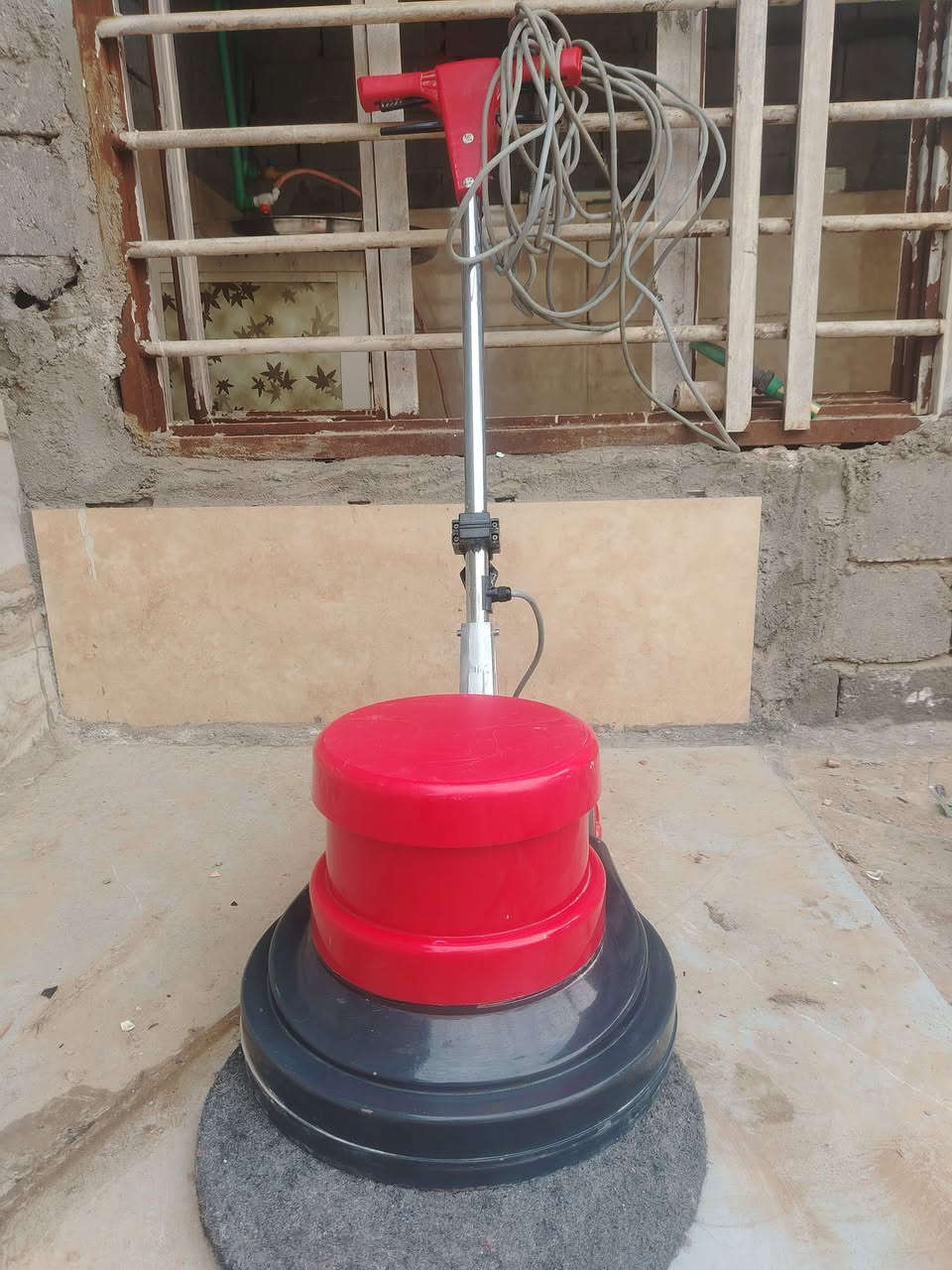 جلاية تنضيف غسل زوالي وجلي ارضيات مستعملة اخت الجديد سعرها 300    ***********
