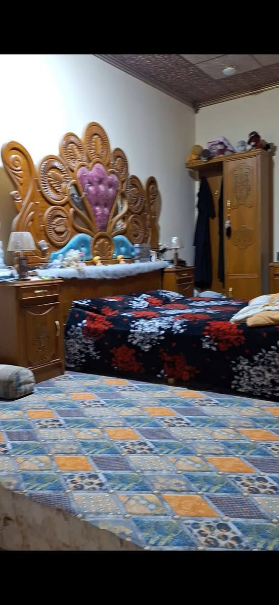 غرفة اخشاب تفصال عراقي سعرها مليونين وبيه مجال.***********
