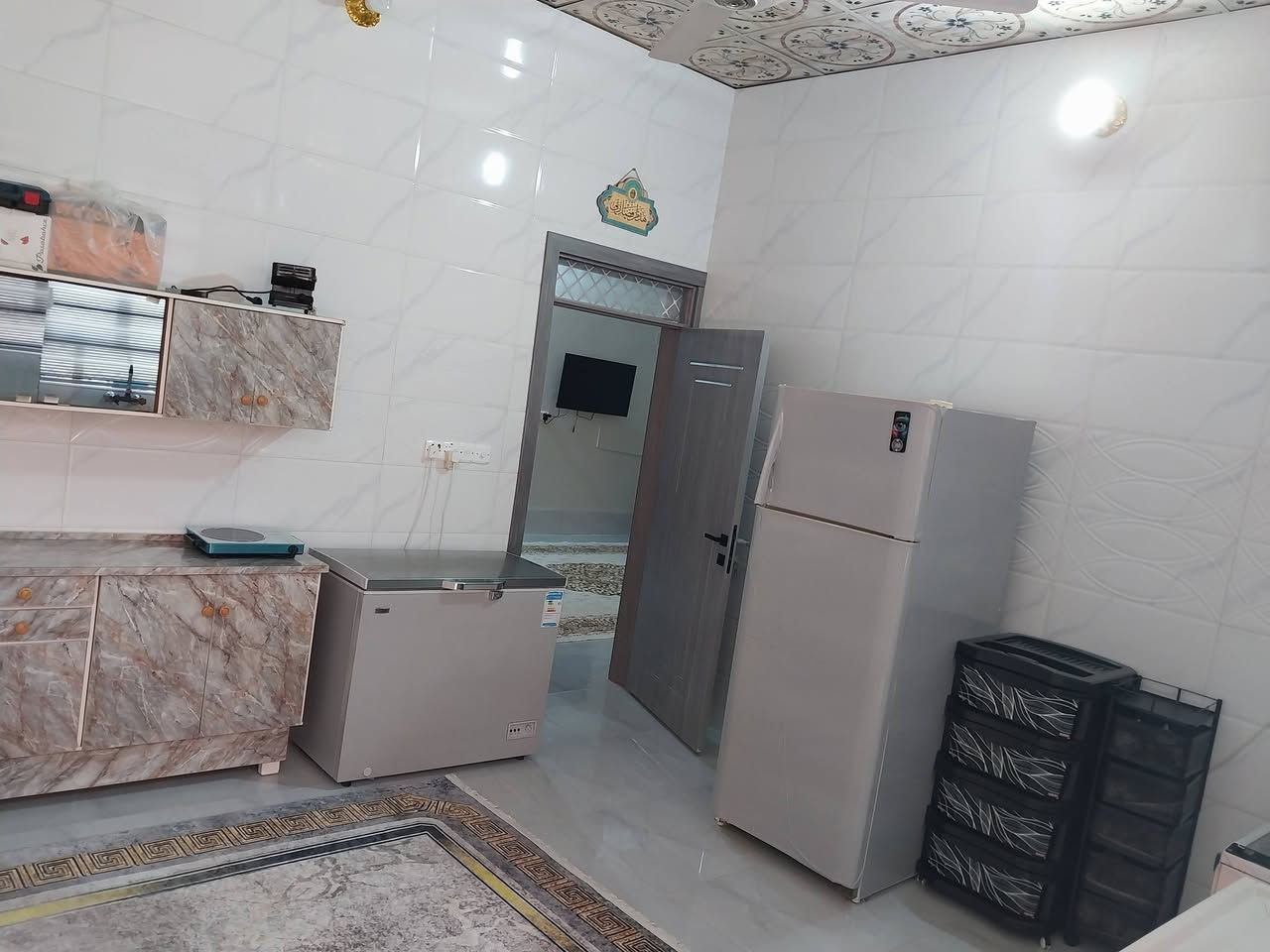 سلام عليكم يالله مشتمل للبيع مساحه ١٦٠ متر سند زراعي ٢٥ حي لمير يتكون من مطبخ صاله ستقبال غرفتين نوم وصحيات غربيه وشرقيه +ممر خلف لغرف السعر ٧٥ قفل بناء البيت ٢٠٢٦ تصال ***********
