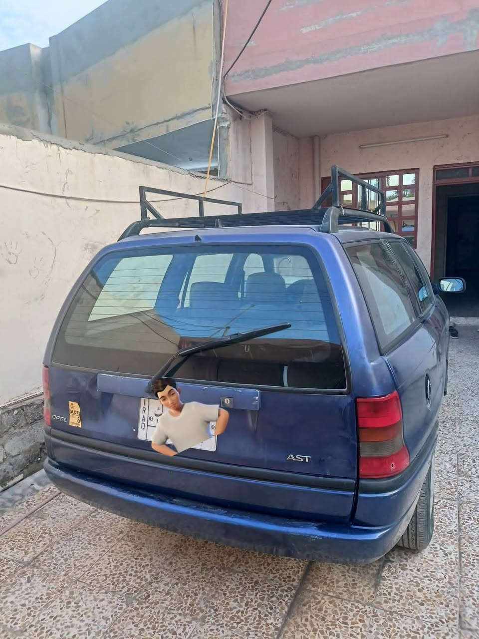 اوبل استرا ستيشن 🚘
رقم بغداد الماني ✅
سنويه جديده عضم
 كاربون بانزين  ⛽ 

محرك وكير شرط ✋ 
♦️كير عادي
♦️جامات كهربائي

♦️حجم 18

السياره بلاديه مابيها صبغ والكشر كدام العين 👀
#سياره حلـِۈه وجاهزه ماعايزها بس ستر •اللّـہ̣̥ مال جناي ✋

المكان موصل الايمن حي الرساله 🚶‍♂️# ***********
