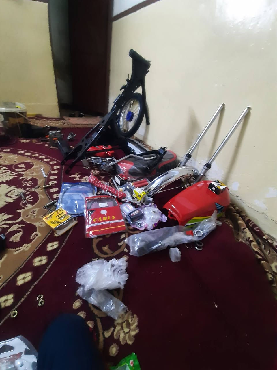 تعميره بعد مامطبكه بس تطبك كلو جديد بس المكينه مستخدمه 99999وحش الشارع شرط تحريكه ومعدل كلجات جدد لون احمر ومنسق مكاني موصل حي التنك السعر 480الف وبيها مجال للشراي يدلل الموشراي لايتعبني رحمه لوالديكم ***********
