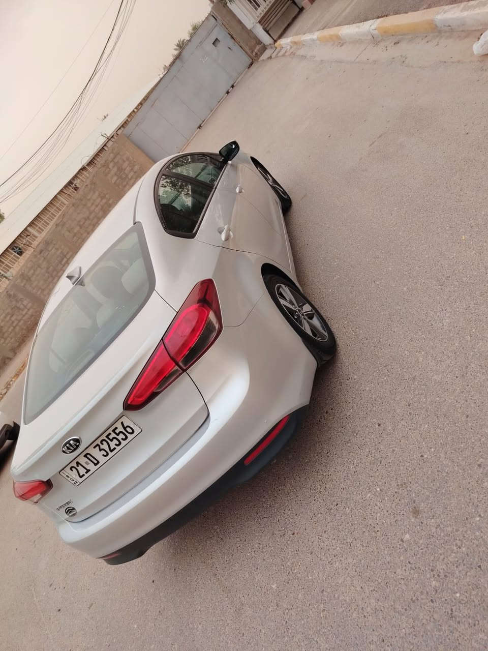 السلام عليكم 
للبيع كيا فورتي محرك 2000دوش موديل 2018 بدون حادث كفاله عامه السعر 125$مكان بغداد قرب الامانه السونار مرفق مع الصوررقم سليمانيه شرط التحويل هزه جديده اتصال ***********
