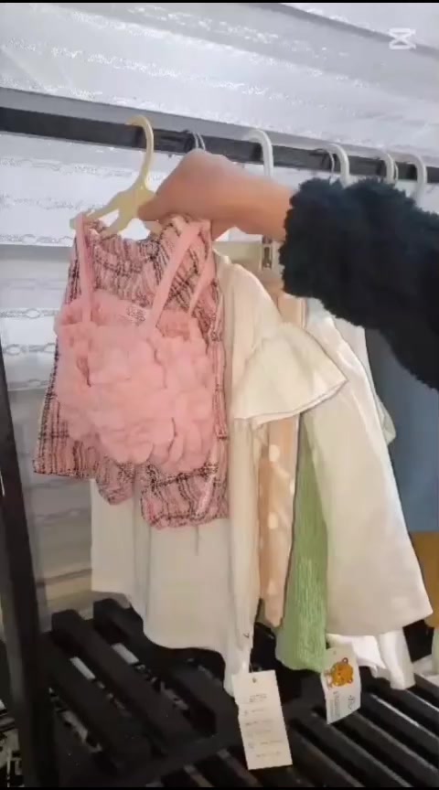 ✨🎉 ملابس العيد وصلت 🎉✨
فرحة العيد تبدي من اللبس الحلو 😍
وصلتنا تشكيلة جديدة من ملابس العيد القطنية التركية بجودة ممتازة ونعومة تليق بأطفالكم 👧🏻👦🏻
🌿 قطن تركي 100% – ناعم ومريح على بشرة الطفل
👗 تصاميم مرتبة وكيوت تناسب العيد والطلعات
🎀 ألوان جميلة تناسب كل الأذواق
📏 قياسات متعددة#بيبي #ملابس_العيد #ملابس_أطفال


**إذا كنت صاحب هذا الإعلان وتريد حذفه لأي سبب، رجاءا أرسل رسالة إلى الدعم الفني**