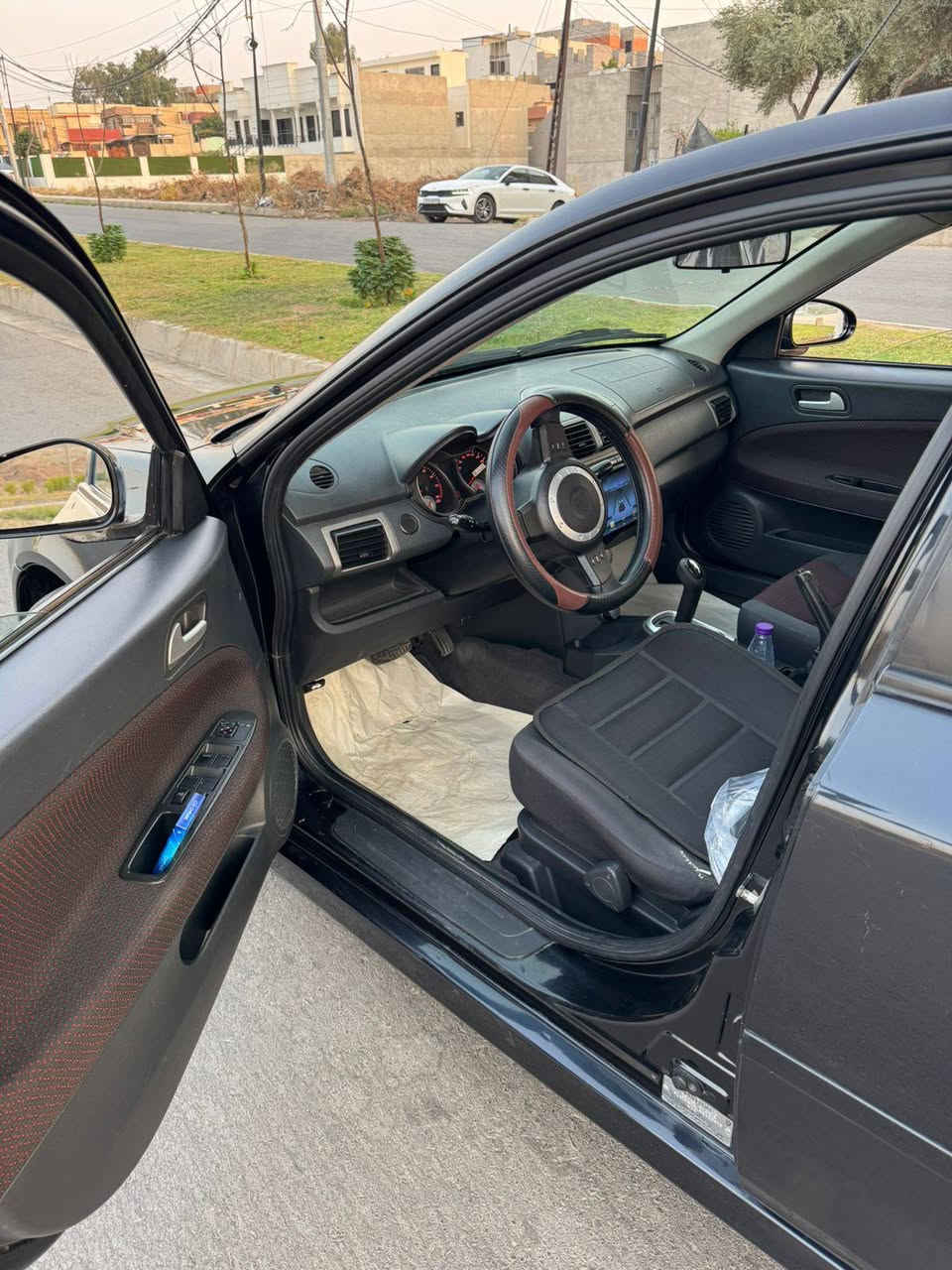 بسم الله السلام عليكم 
حبايب بروتون هاج باك 2016
السيارة نظيفه كلش 
السيارة سابقا مكفولة صار بيها ضربة بالباب والصورة مرفقة 
السيارة شركة بيها ملاحظات كلش بسيطة 
صدر نص عمر 
ماشيه 107 الف 
تبريد و تدفئة شركة
سنوية بشهر ال 11 نفذت 
السعر 82 بيها مجال كلش بسيط 
التفاصيل الباقية اتصل و تدلل 
***********
