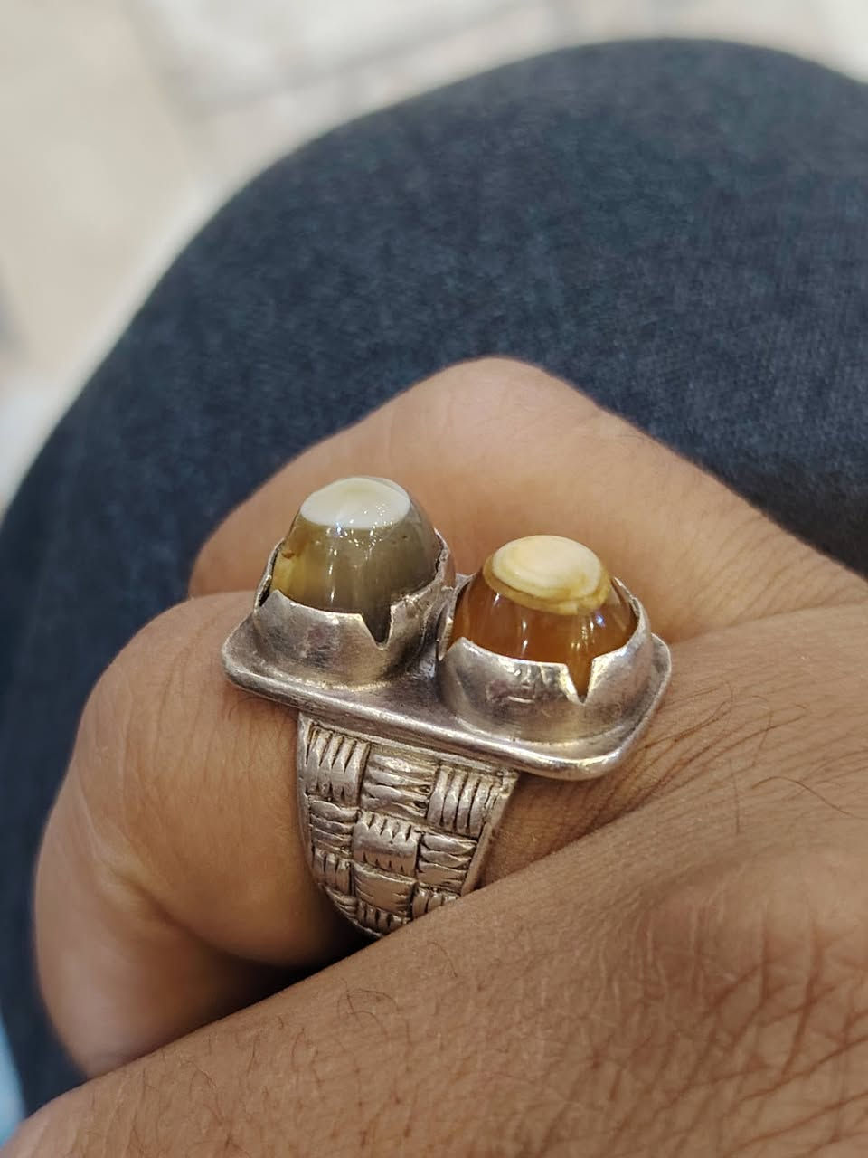 السلام عليكم
للبيع مكاني كربلاء

قديم جدا صياغه ثقيله 

اترك سعر بالتعليق   وبالعافيه

***********
