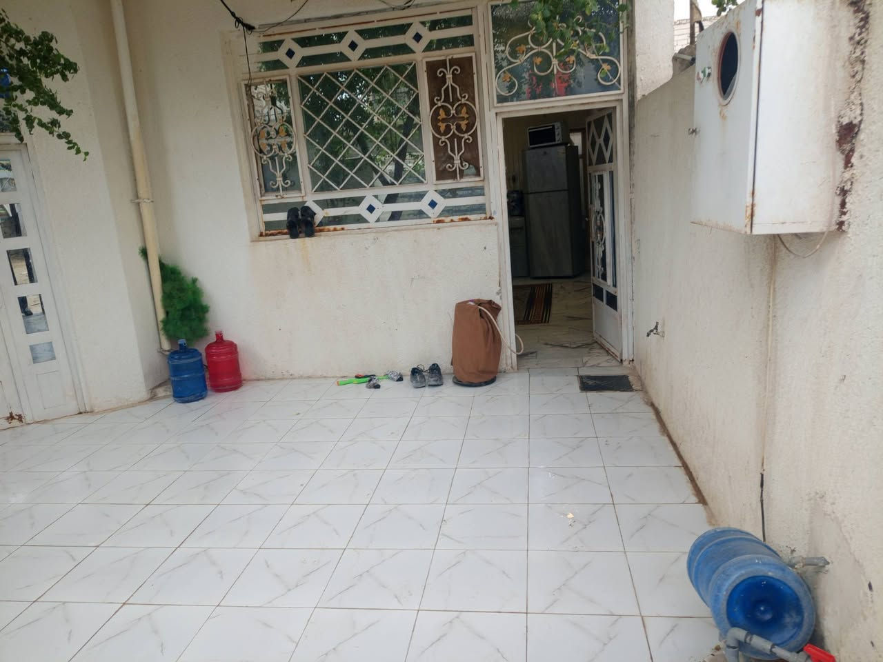 دار للبيع المساحه 200متر ركن بناء حديث 

ابو خستاوي طريق ياحسين شارع اسواق الطائي قريب علا شارع كربلاء خدمات كامله موقع حلو بناء حديث 

بناء طابوك صب كونكريت ارضيه مرمر بيت جاهز 

السعر مناسب//***********
