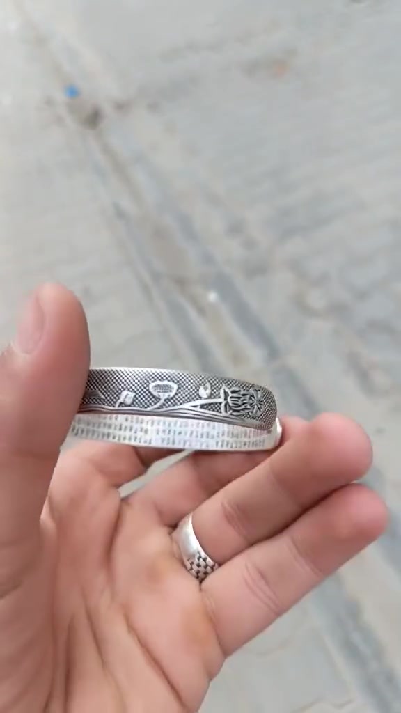 سوار فضة استرليني 999 عيار للبيع انطي بي سعر وطب خاص بس  لتكسر بي مكان كربلاء


**إذا كنت صاحب هذا الإعلان وتريد حذفه لأي سبب، رجاءا أرسل رسالة إلى الدعم الفني**