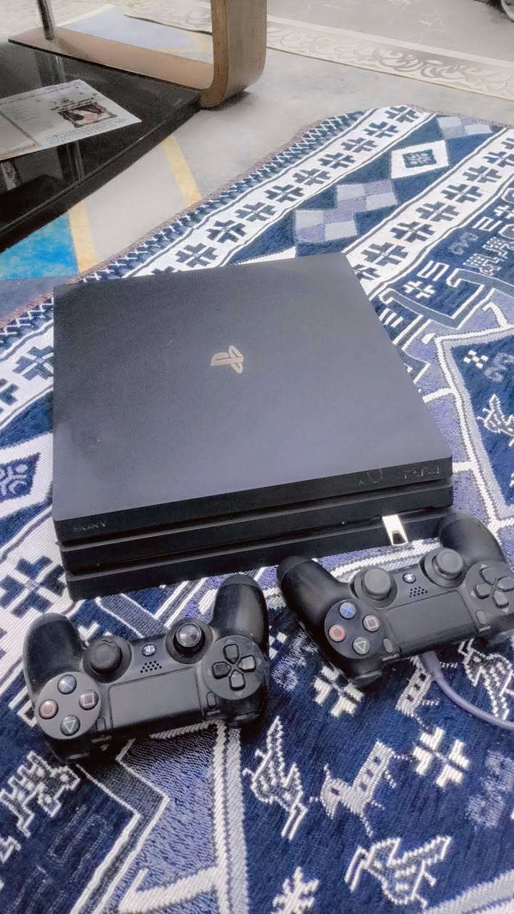 السلام عليكم بلي ستيشن 4برو واحد تيرا مهكر سعره 350وبي مجال مكاني بابل مجسر الثورة ***********
