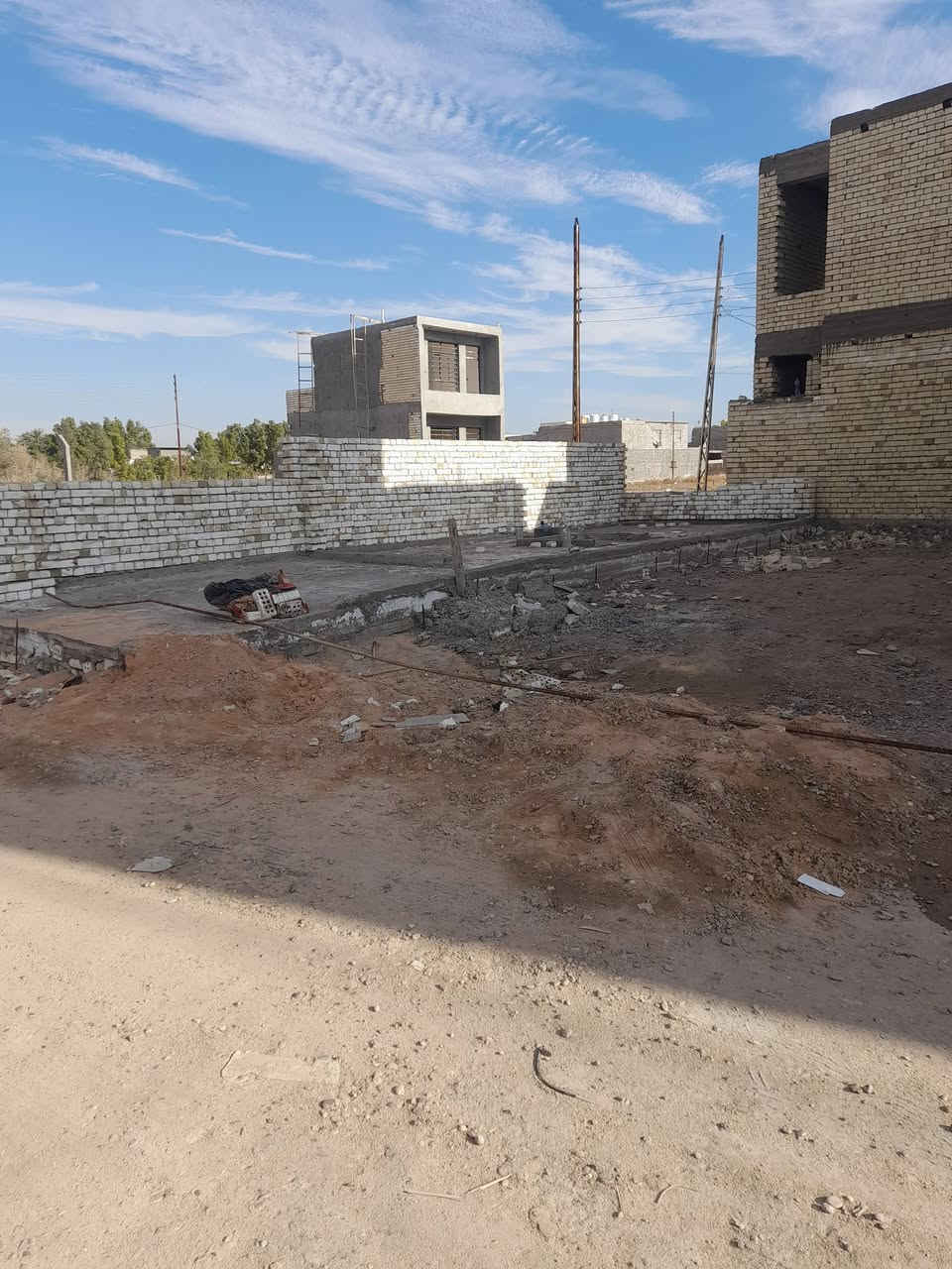 للبيع مساحة ٥٦ متر 
الواجه ٤ وربع 
النزال ١٣ونص 
مجمع الدرة السكني 
السعر ٣٣ مليون 
الاتصال ***********
