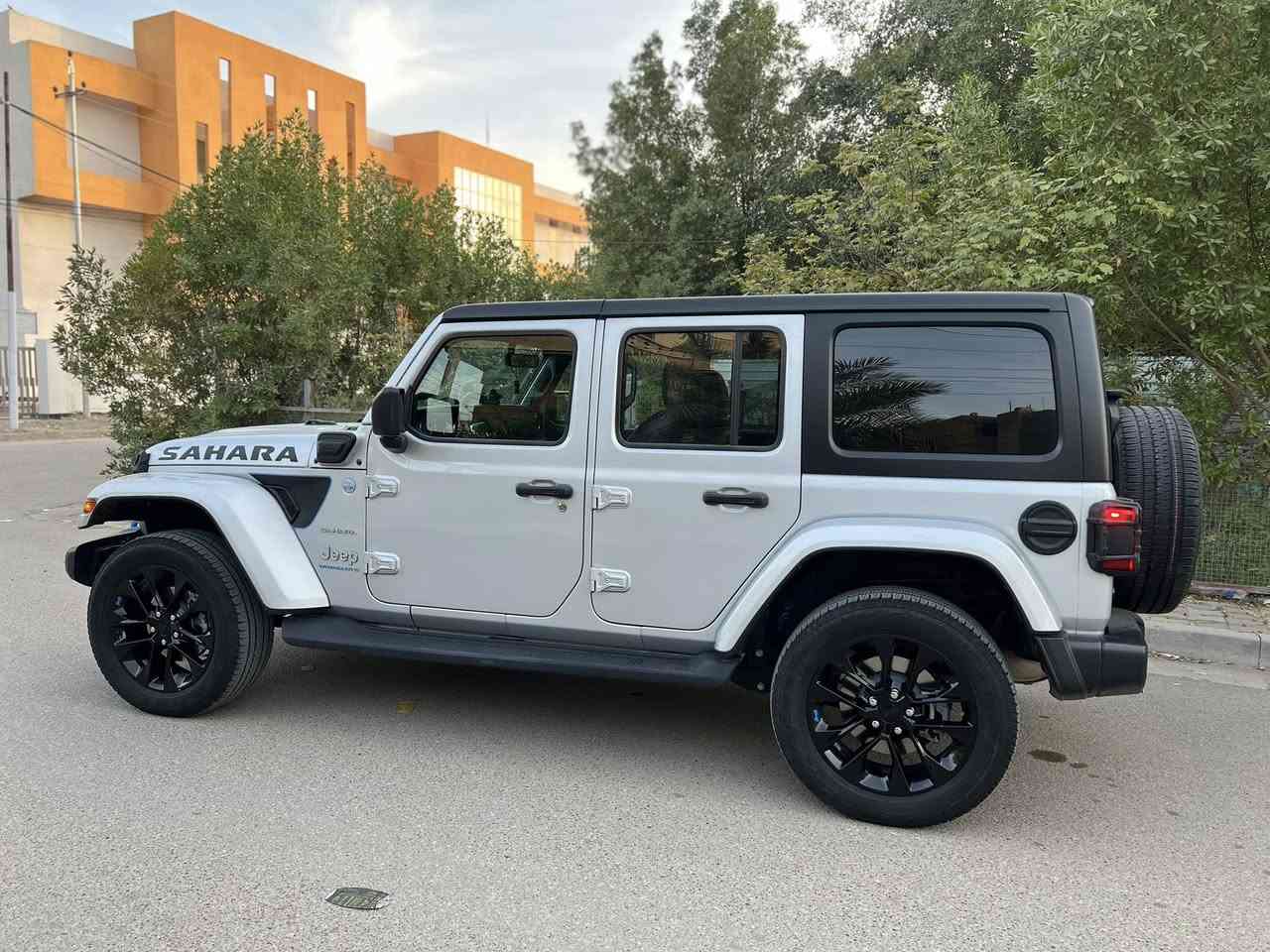 السلام عليكم للبيع فقط
جيب رانكلر هايبرد  موديل 2023 
انظمه قيادة بانزين وهايبرد وكهرباء  فول مواصفات 
محرك 2000 تيربو 375 حصان
كشنات جلد
كير 8 نمر 

تبريد ثلج 

شاشه كبيره تدعم كار بلي 

شاشه اعطال 

نظام تعليق اوف رود 

اضاءة زنون بلادي مع كشافات زنون 

سقف قابل للازاله والتركيب 

ماشيه 37

إني المستورد رقم بغداد بأسمي السياره حيل جديده ضرر فقط بنيد بدون دواخل وصور حادث داخل منشور ايرباك دركه  مكاني بغداد الدوره حي الصحه السعر 258 وبيهه مجال قليل اي ستفسار اتصل وتدلل رقمي ***********
