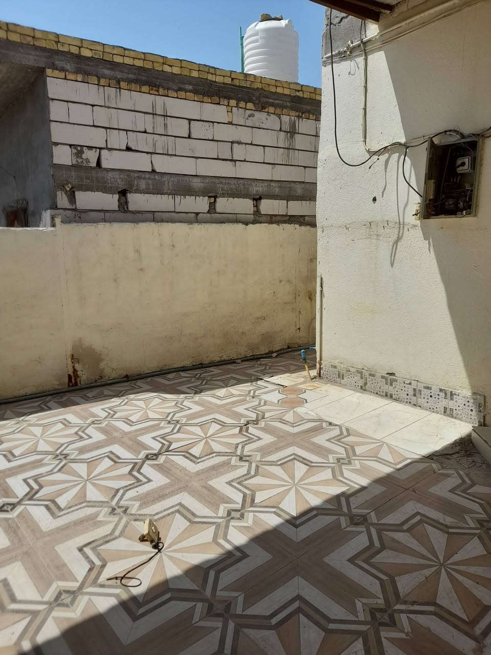 بيت للبيع مساحة ٢١٧بلبطاط زاعي كاع الدبوس بالشارع الخلف المدرسة السعر ٥٨ الستفساررقم ***********
