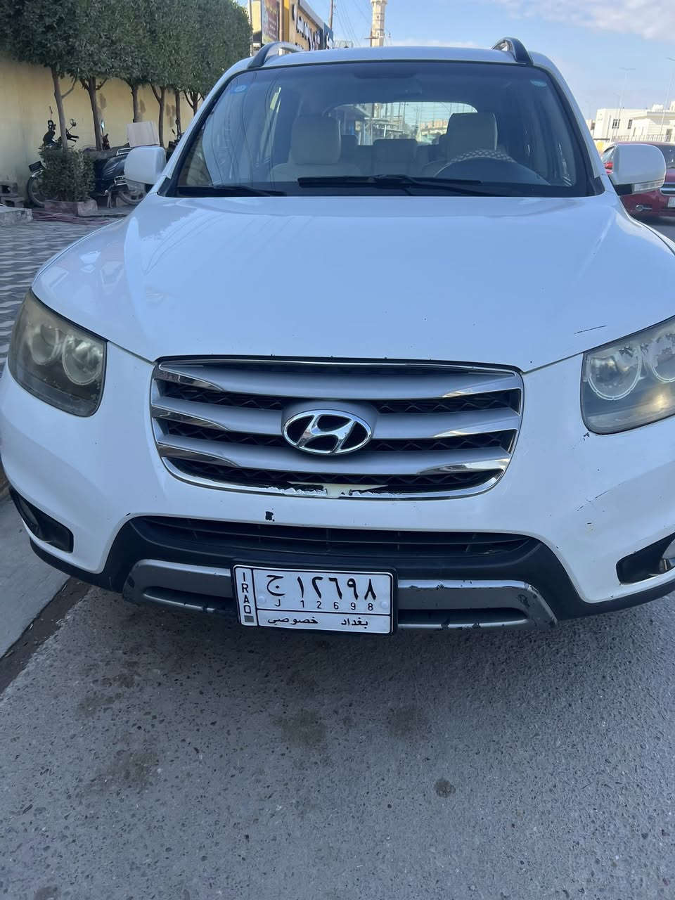 ( هونداي سنتافي 2012 ابيض خليجي ) 

سياره رقم بغداد
سياره فول موصفات 1/1 ( فتحه - 3قطع تبريد - 6 سلندر 3300 
سياره باسمي - بيها 3 قطع 
ملاحظات بيه 
سعر 160 وبيها مجال ان شاءالله 
مكان سياره فلوجه
***********
