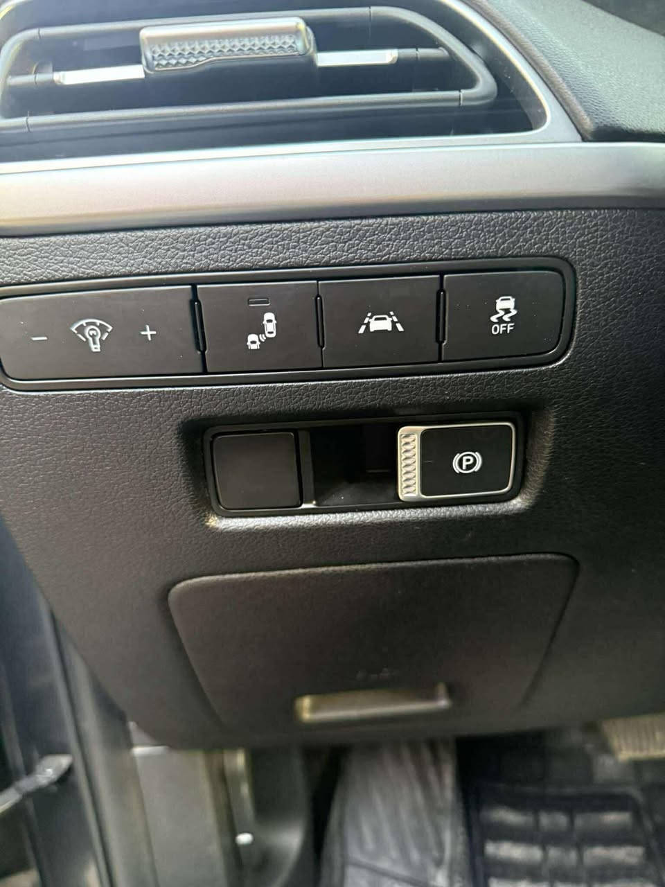 هونداي بلسايد موديل ٢٠٢٢ وارد امريكي 
ماشيه 45 الف
مكينة 6 سلندر 3800
5 وضعيات قيادة
كاميرة خلفية دوارة
حساسات خلفية
سلايت
تشغيل عن بعد  
ابواب بصمة
تشغيل بصمة
رادارات 
7 راكب ، المقاعد منفصل VIP
3 قطع تبريد منفصل
قياده ذاتيه
وتوقف ذاتي 
نظام تحديد المسار
نقطة عمياء
ستيرن رجاج للتنبيه
كشن السايق كهرباء
كشنات تدفئة
مخارج USB
 السيارة نظيفة وبعد بيها هواي مواصفات
رقم بغداد بأسمي
مكان السيارة بغداد
السعر 265 $
الهاتف/ واتساب ***********
